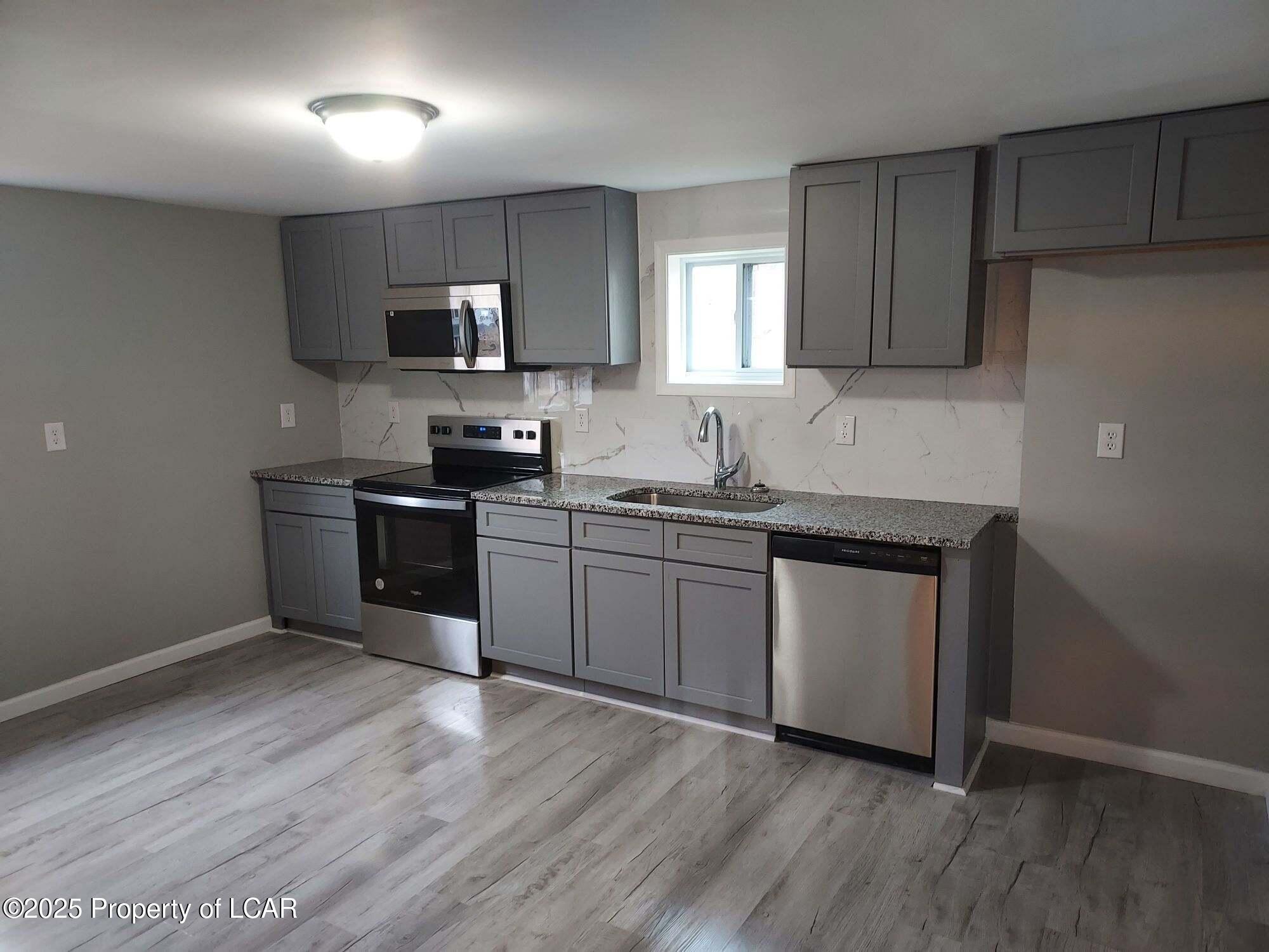 211 3rd Street, Weatherly, Pennsylvania image 2