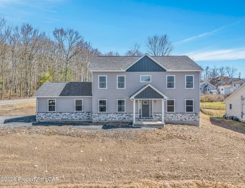 Homes For Sale - 105 Lincoln Street<br/> Dallas, PA 18612