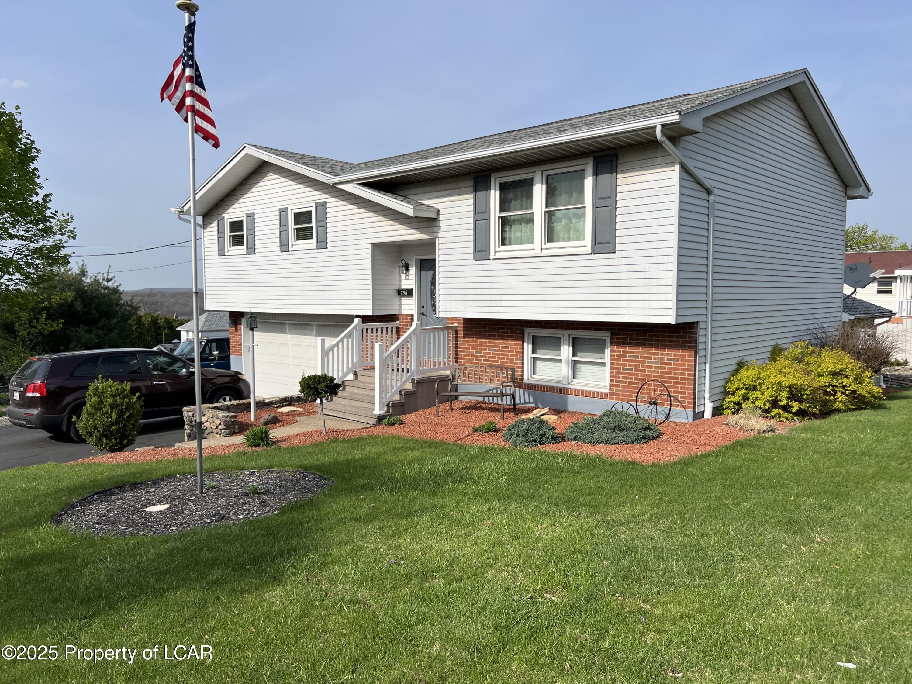 756 Garibaldi Court, Hazleton, Idaho image 1