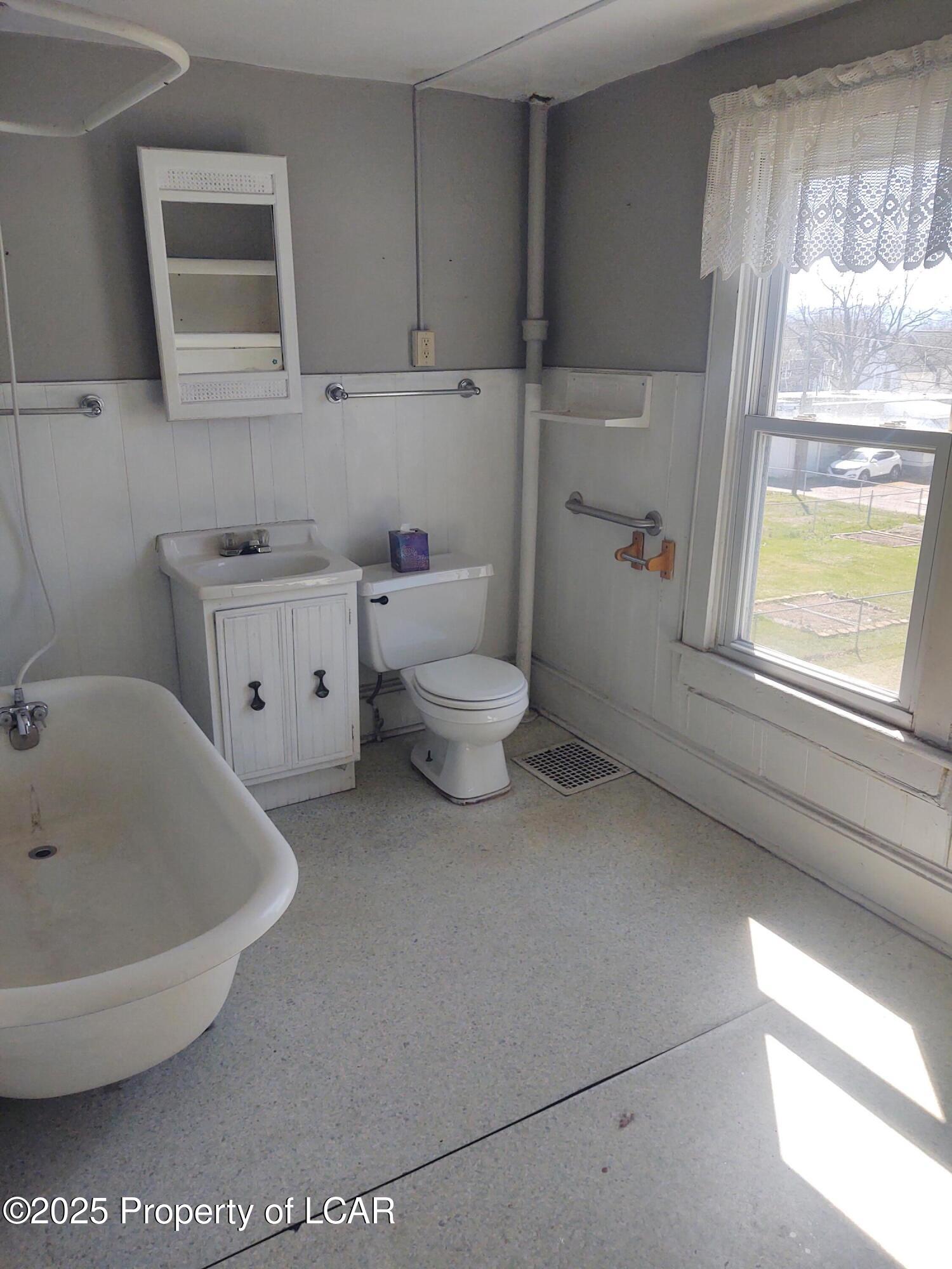 412 Charles Street #F5, Luzerne, Idaho image 31