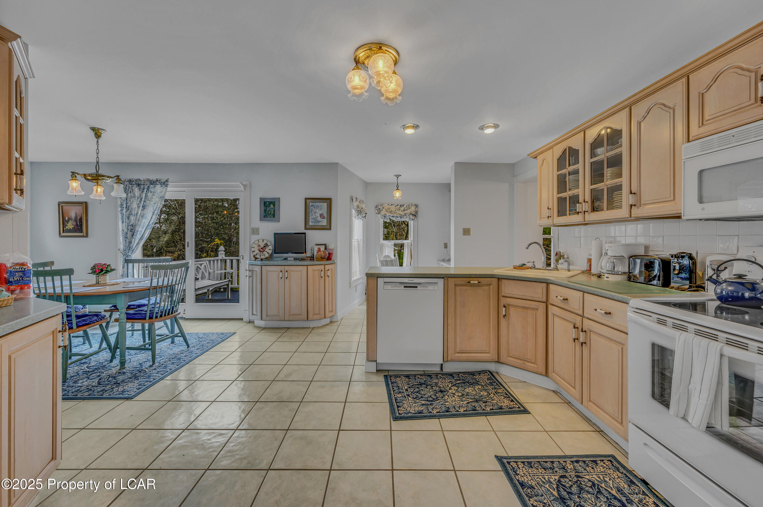 225 Queen Of Peace Road, Harveys Lake, Pennsylvania image 21