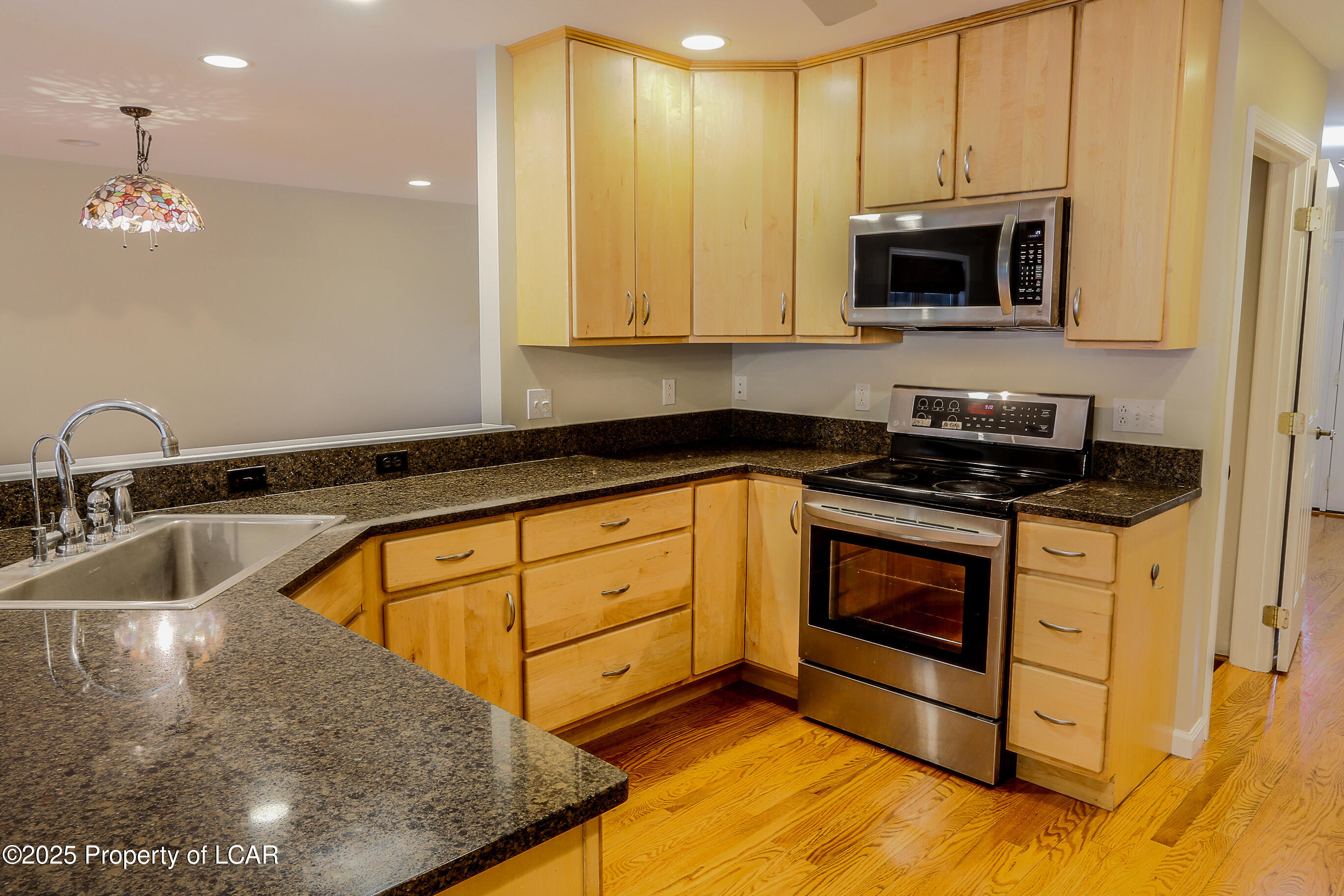 Bear Creek, Pennsylvania 18702, United States, 5 Bedrooms Bedrooms, ,4 BathroomsBathrooms,Residential,Active,119741