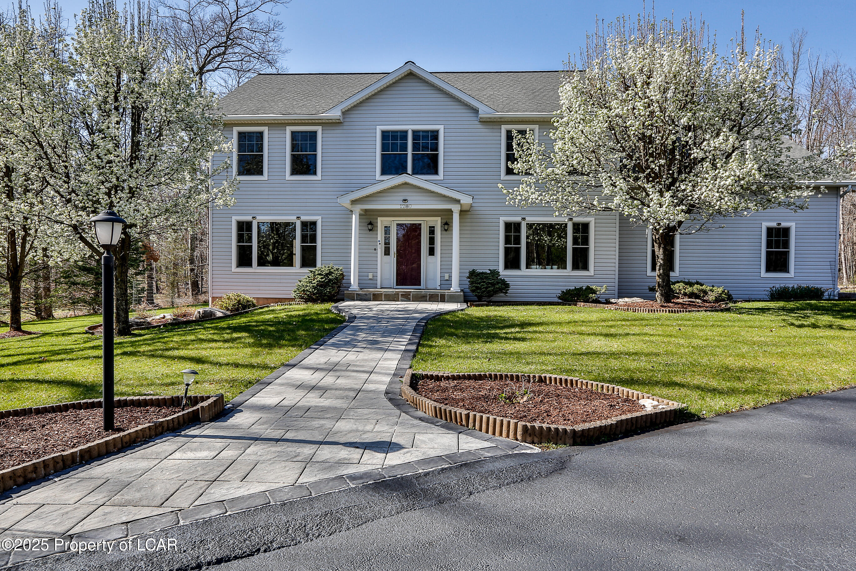 Bear Creek, Pennsylvania 18702, United States, 5 Bedrooms Bedrooms, ,4 BathroomsBathrooms,Residential,Active,119741