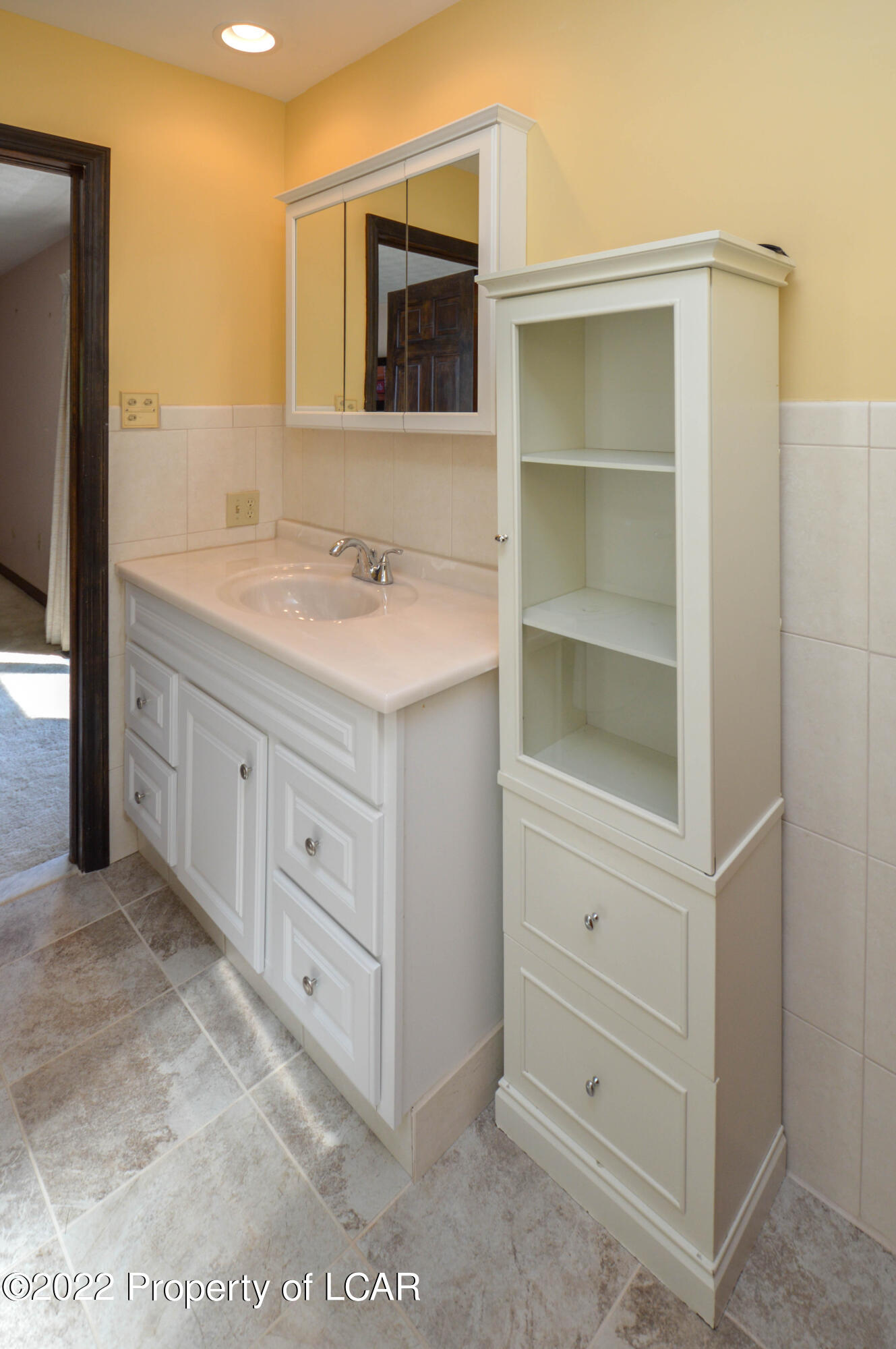 Dallas, Pennsylvania 18612, United States, 3 Bedrooms Bedrooms, ,2 BathroomsBathrooms,Residential,Active,234456