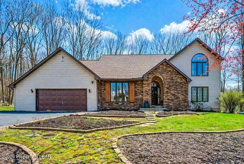 Homes For Sale - 3 Fawn Court<br/> Mountain Top, PA 18707