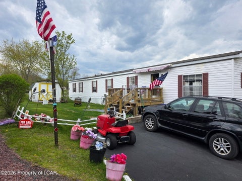 Mobile Home For Sale - 245 Silver Maple Lane<br/> Luzerne County, Freeland, PA 18224