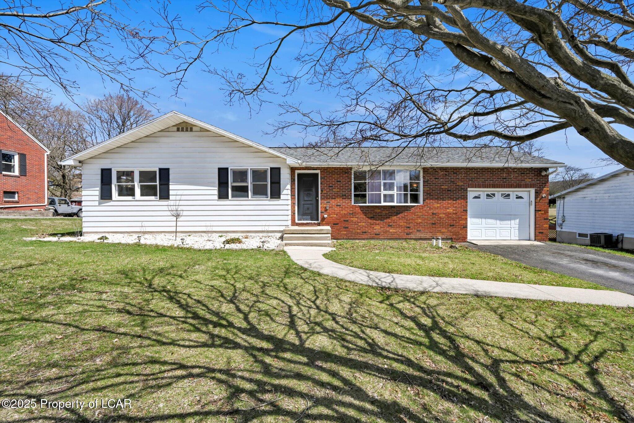 12 Cumberland Avenue, Tamaqua, Pennsylvania image 1