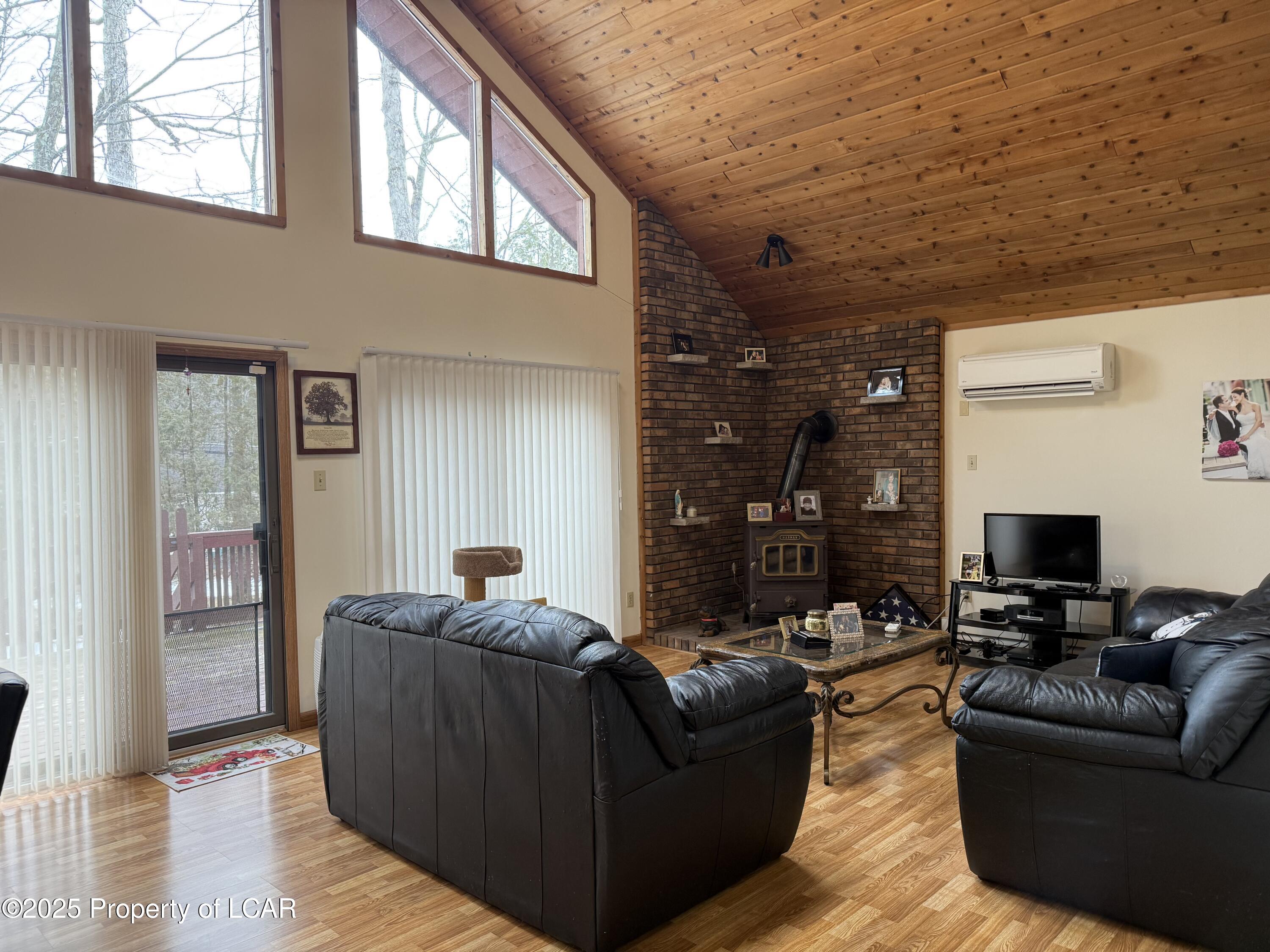 220 Four Seasons Drive, Drums, Pennsylvania image 7