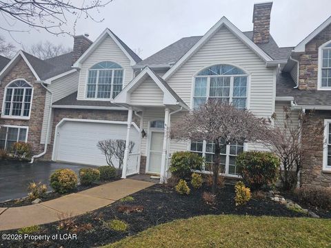 Homes For Sale - 6 Dakota Drive<br/> Dallas, PA 18612