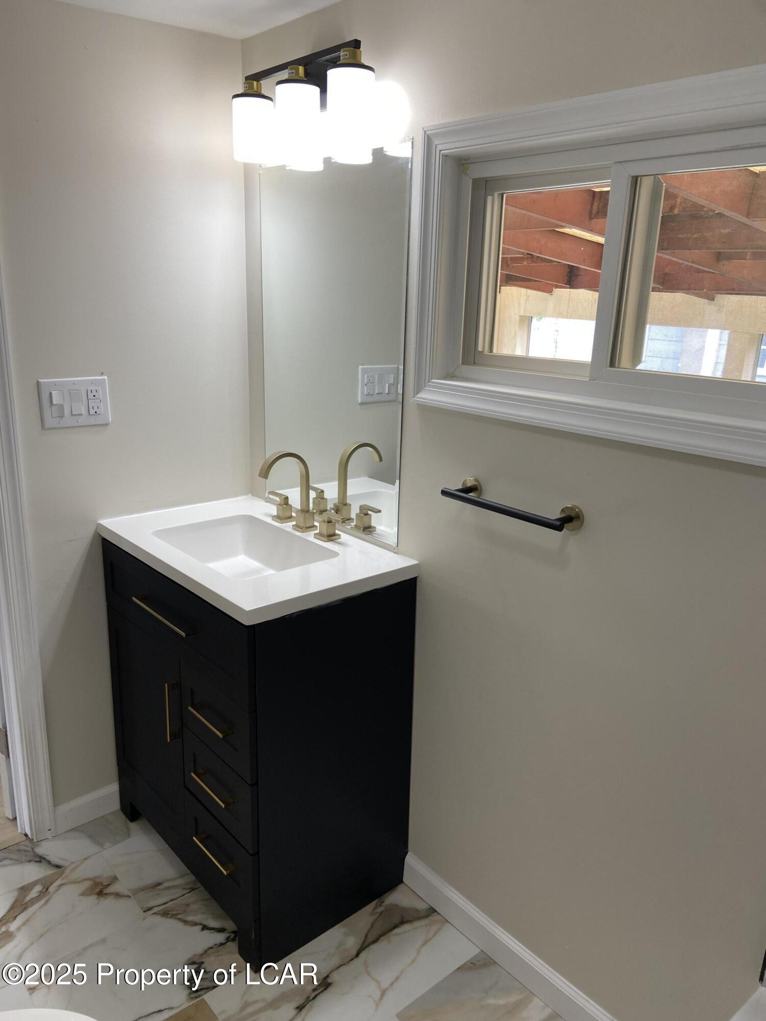 44 W Mack St St, Plains, Texas image 10
