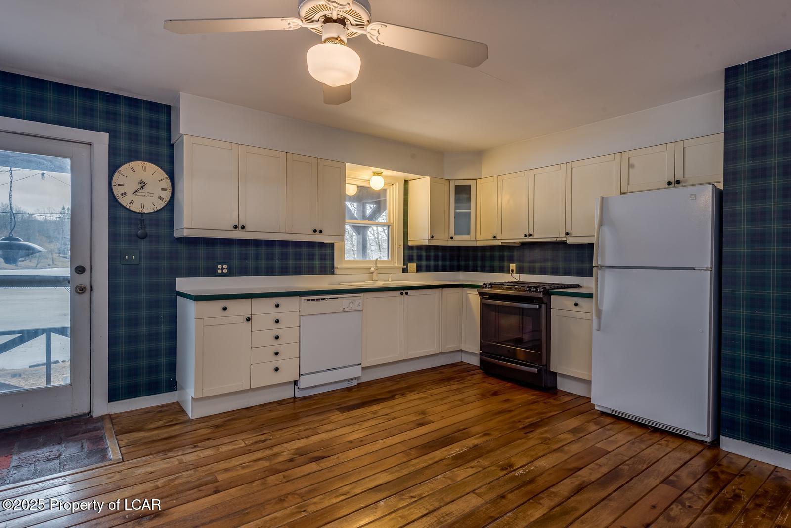 400 Indian Lake Trail, White Haven, Pennsylvania image 11