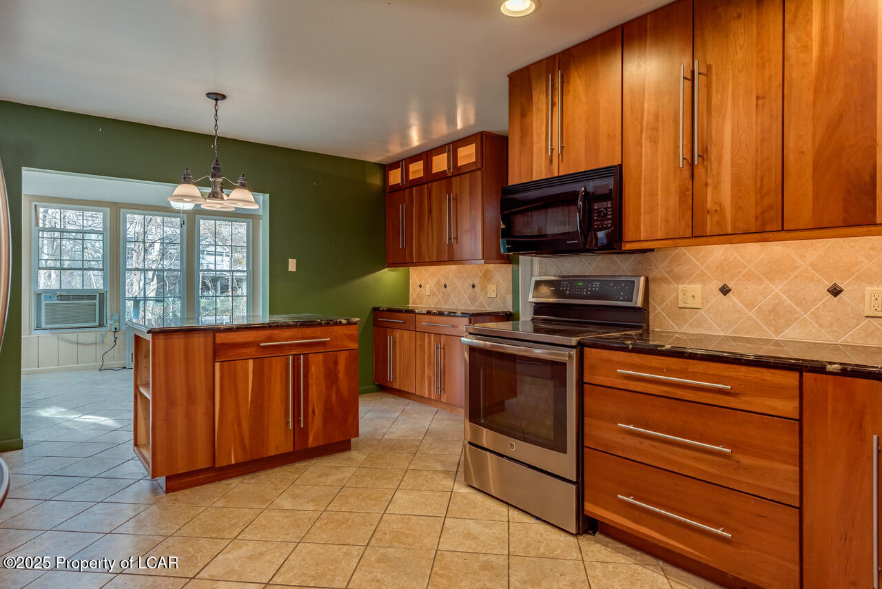 33 Walden Drive, Mountain Top, West Virginia image 4