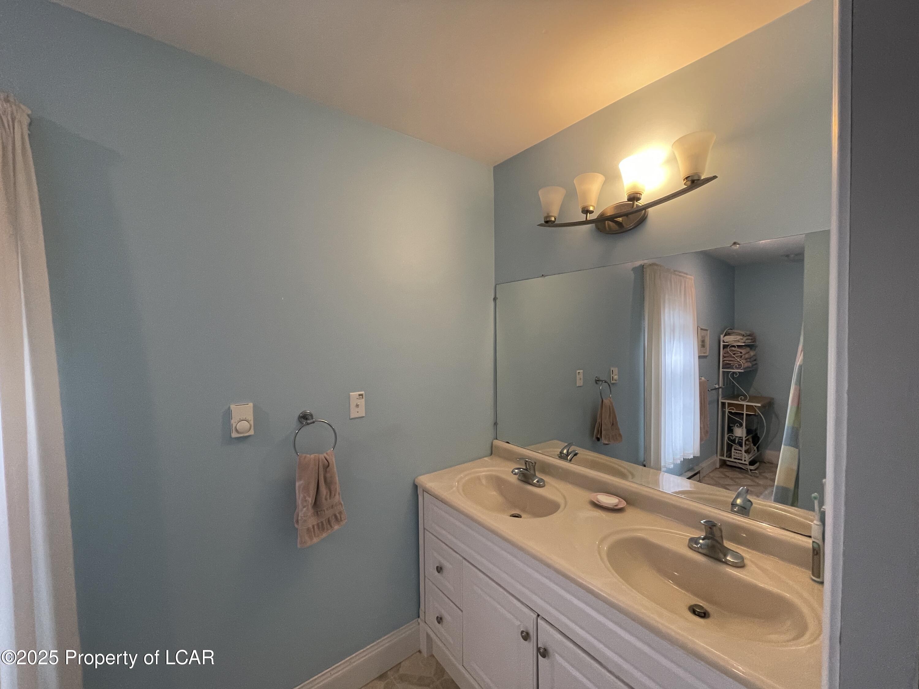 20 N Holland Street, Summit Hill, Alaska image 24