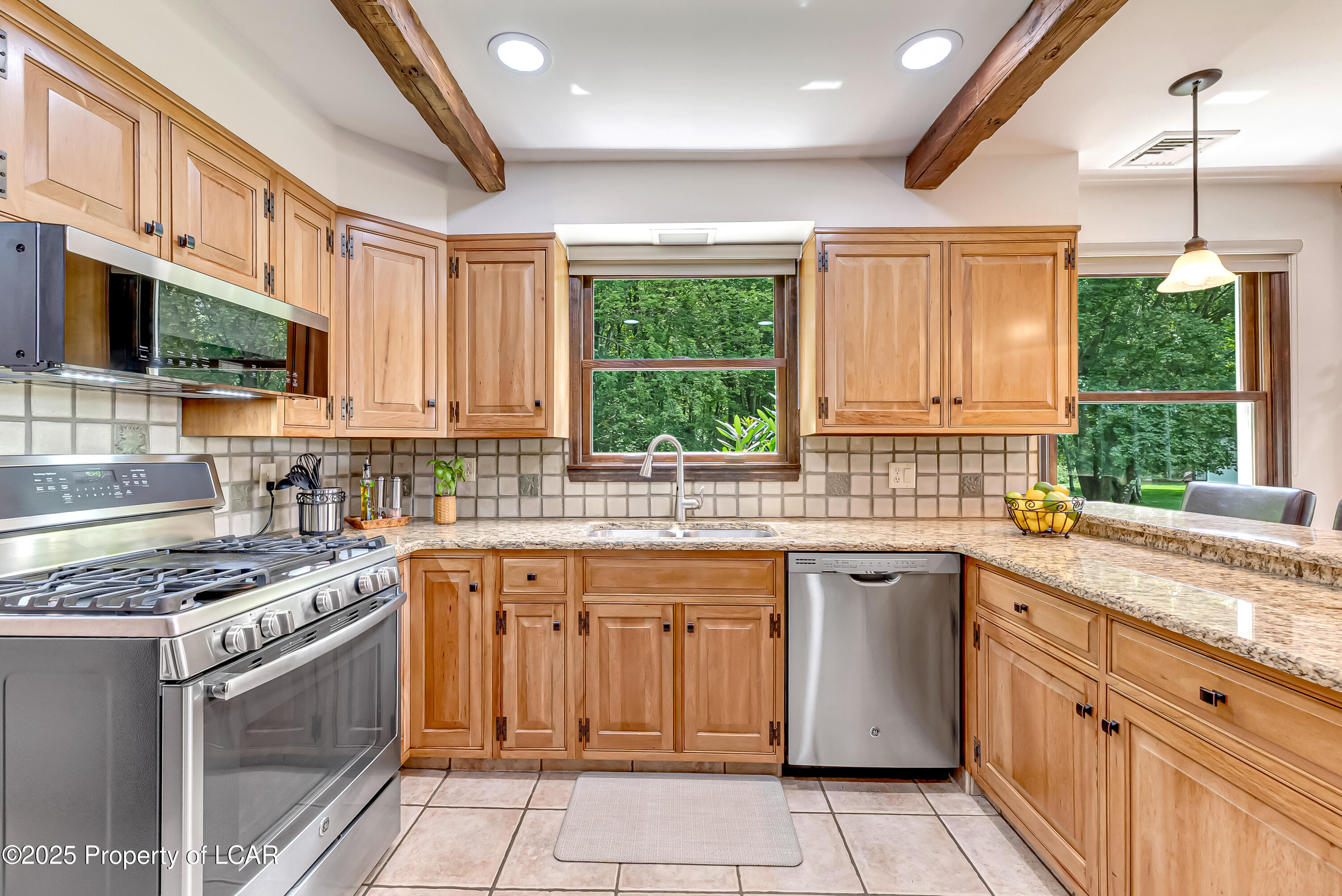 Dallas, Pennsylvania 18612, United States, 4 Bedrooms Bedrooms, ,2 BathroomsBathrooms,Residential,Pending,181194