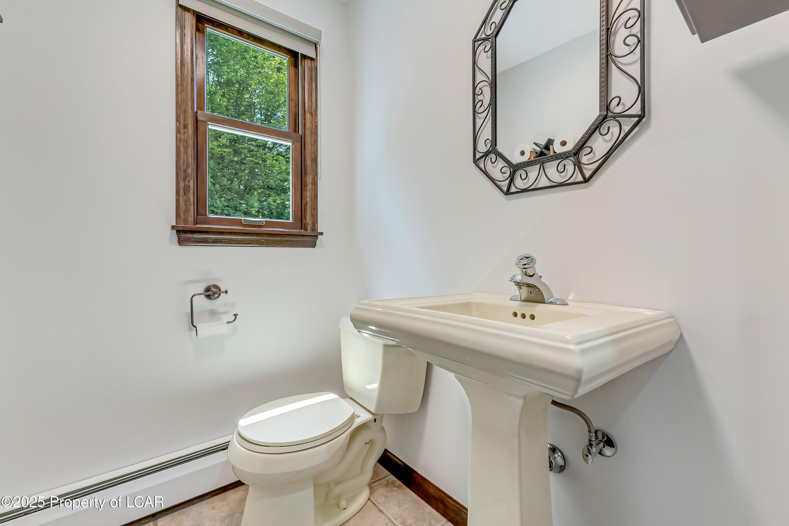 Dallas, Pennsylvania 18612, United States, 4 Bedrooms Bedrooms, ,2 BathroomsBathrooms,Residential,Pending,181194