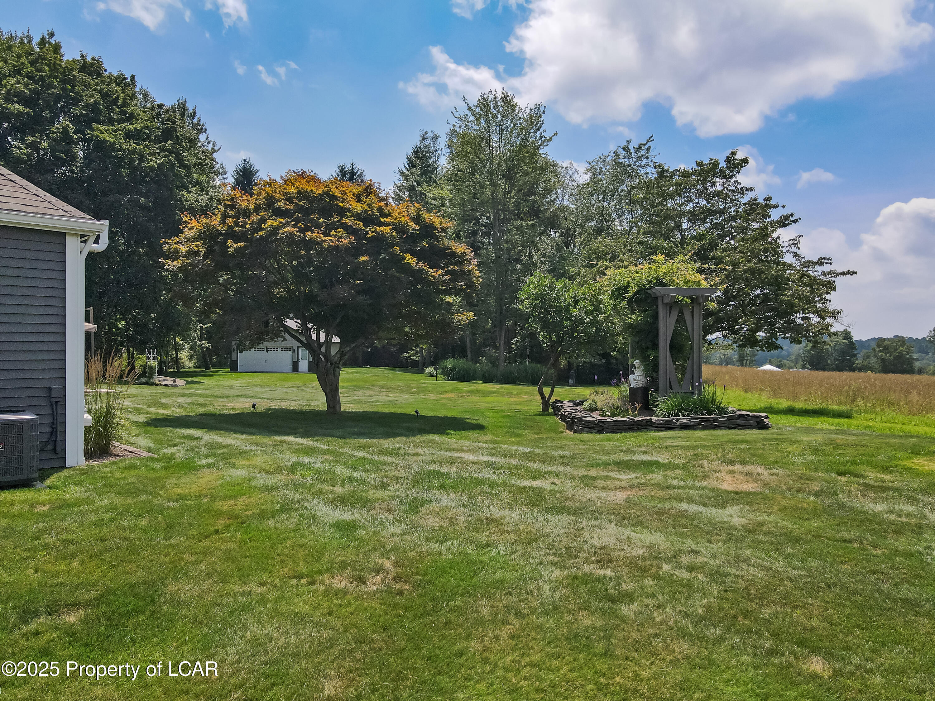 Dallas, Pennsylvania 18612, United States, 4 Bedrooms Bedrooms, ,2 BathroomsBathrooms,Residential,Pending,181194