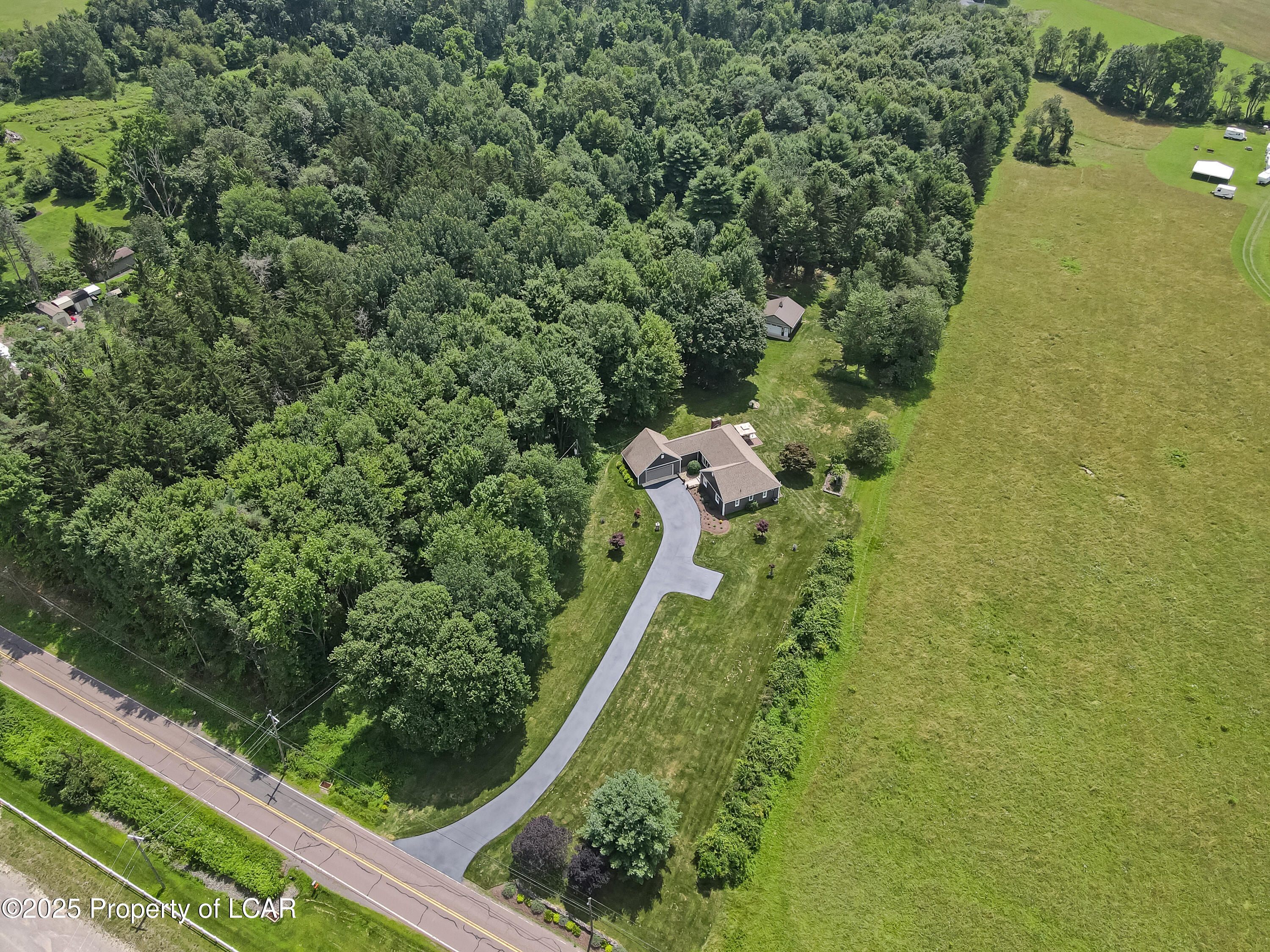 Dallas, Pennsylvania 18612, United States, 4 Bedrooms Bedrooms, ,2 BathroomsBathrooms,Residential,Pending,181194