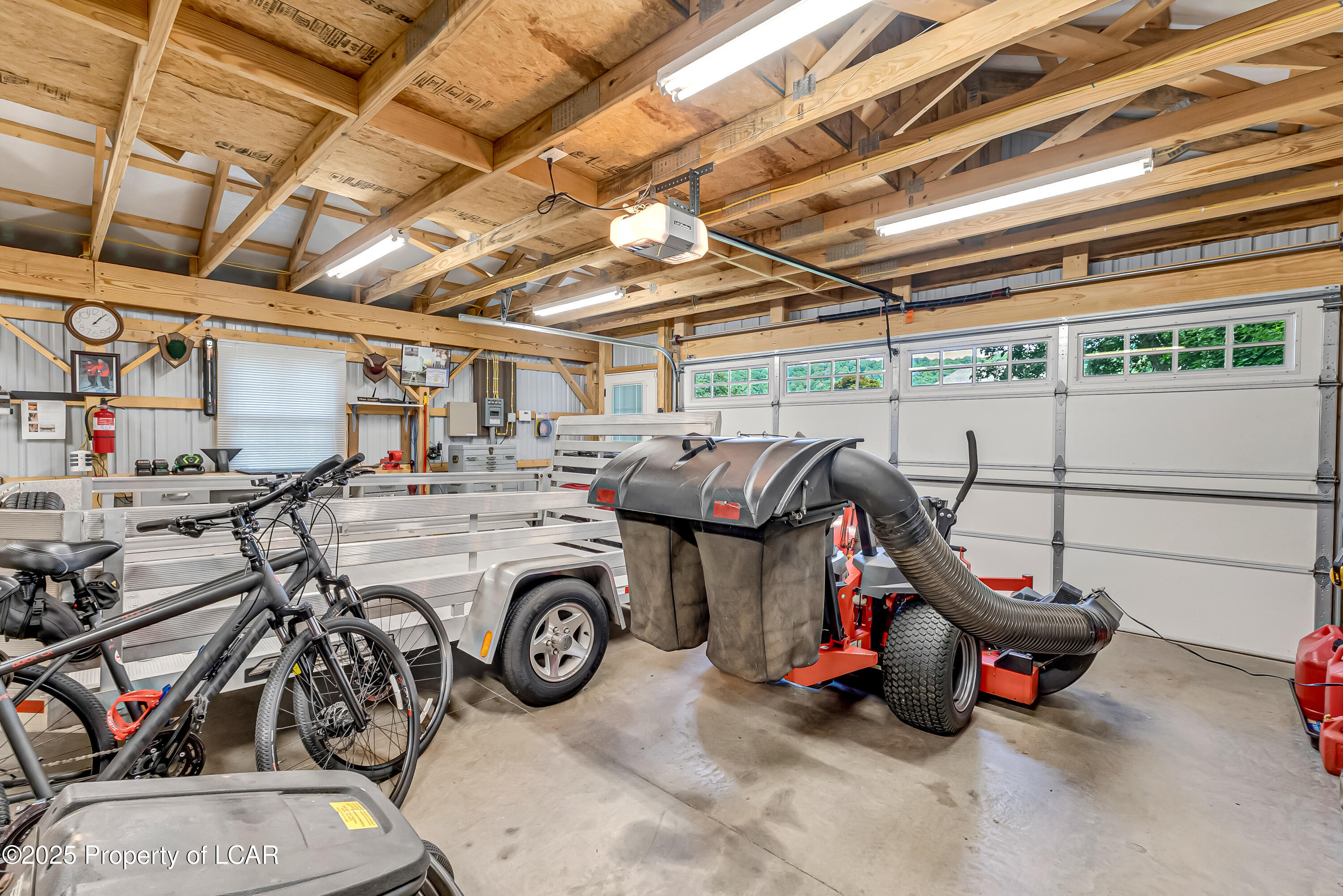 Dallas, Pennsylvania 18612, United States, 4 Bedrooms Bedrooms, ,2 BathroomsBathrooms,Residential,Pending,181194