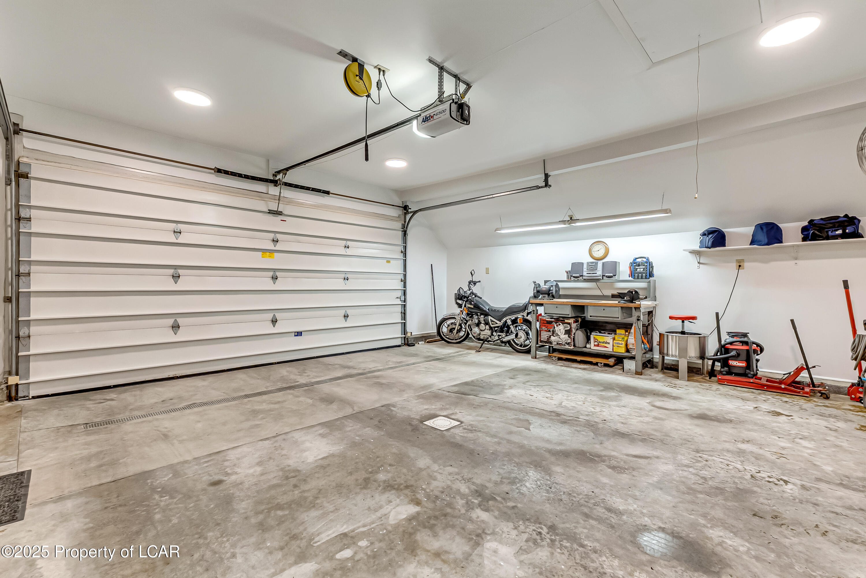 Dallas, Pennsylvania 18612, United States, 4 Bedrooms Bedrooms, ,2 BathroomsBathrooms,Residential,Pending,181194