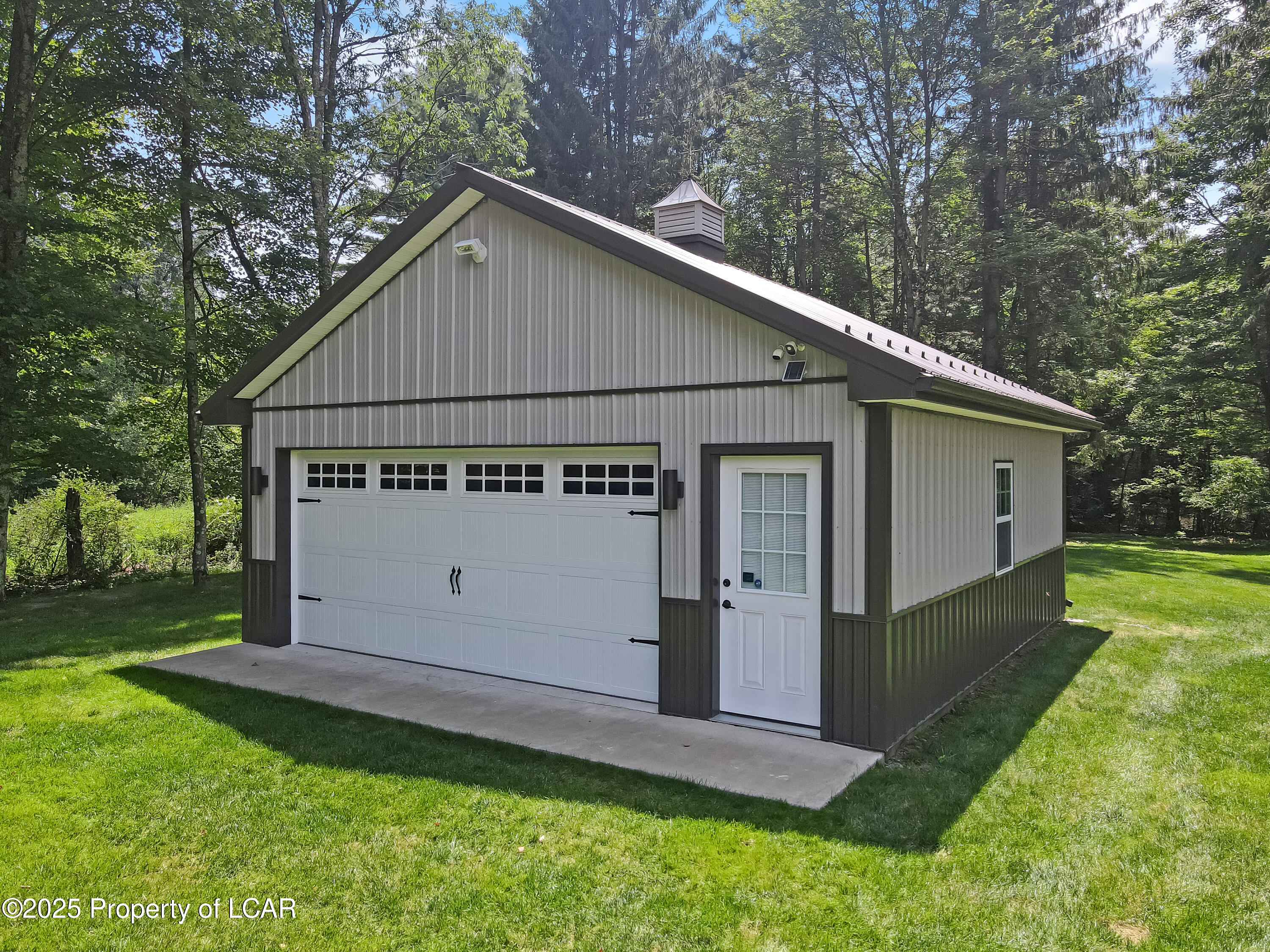 Dallas, Pennsylvania 18612, United States, 4 Bedrooms Bedrooms, ,2 BathroomsBathrooms,Residential,Pending,181194