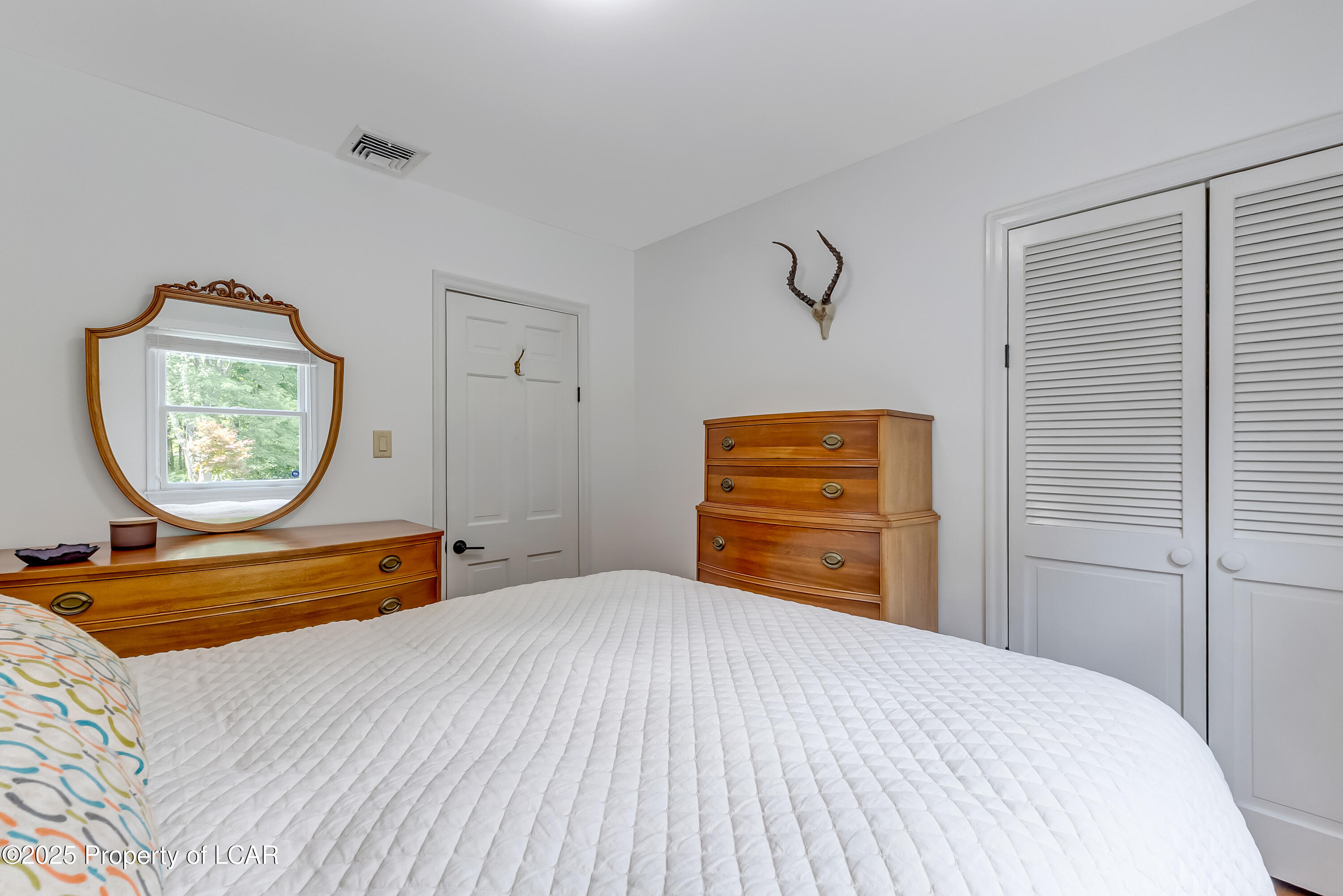 Dallas, Pennsylvania 18612, United States, 4 Bedrooms Bedrooms, ,2 BathroomsBathrooms,Residential,Pending,181194