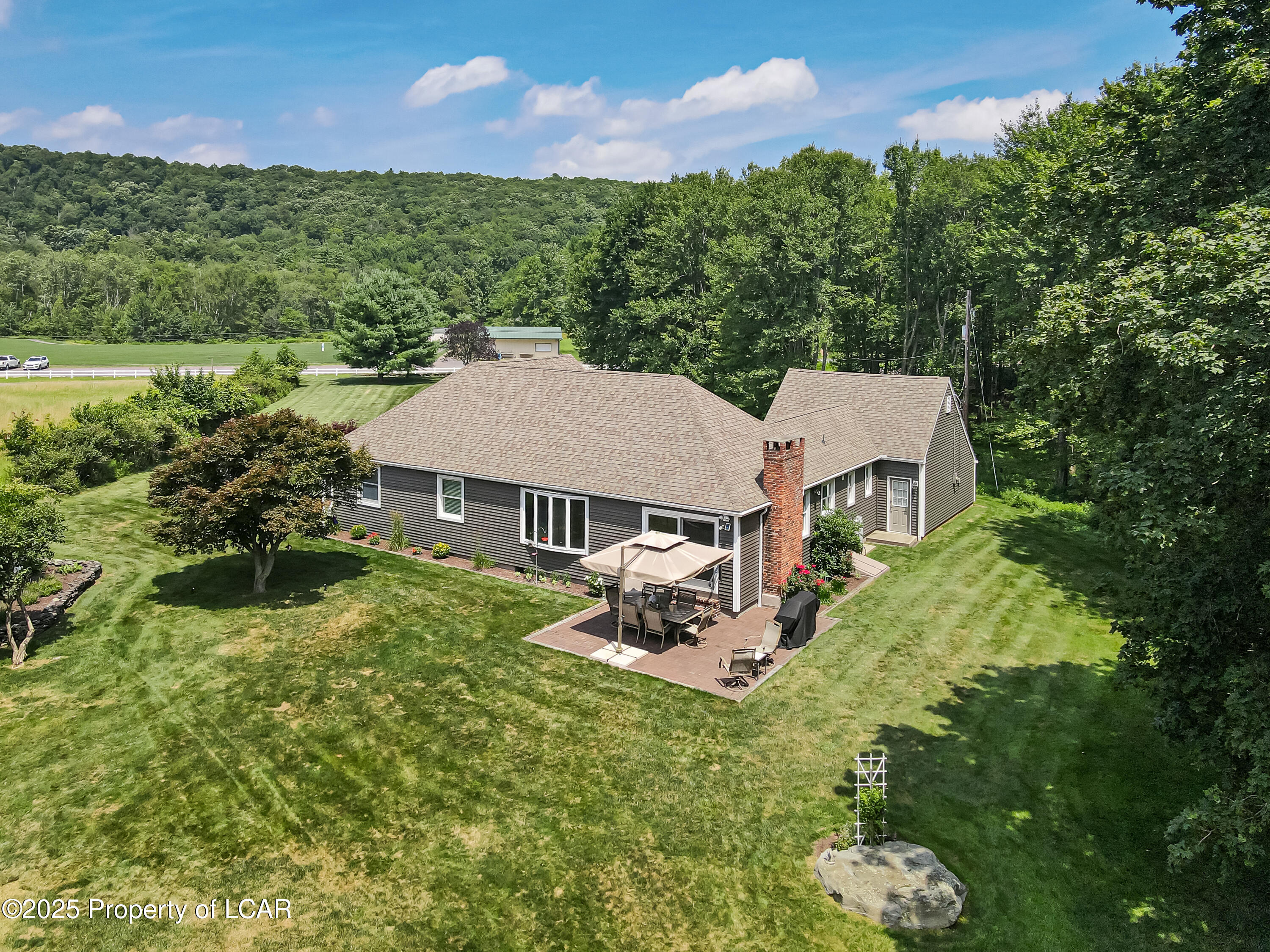 Dallas, Pennsylvania 18612, United States, 4 Bedrooms Bedrooms, ,2 BathroomsBathrooms,Residential,Pending,181194