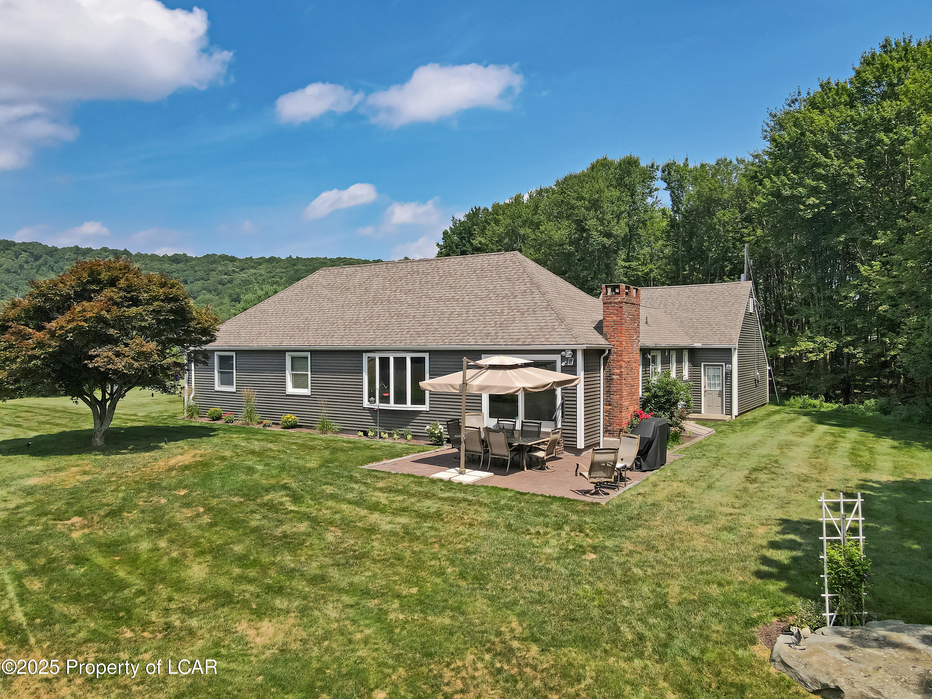 Dallas, Pennsylvania 18612, United States, 4 Bedrooms Bedrooms, ,2 BathroomsBathrooms,Residential,Pending,181194