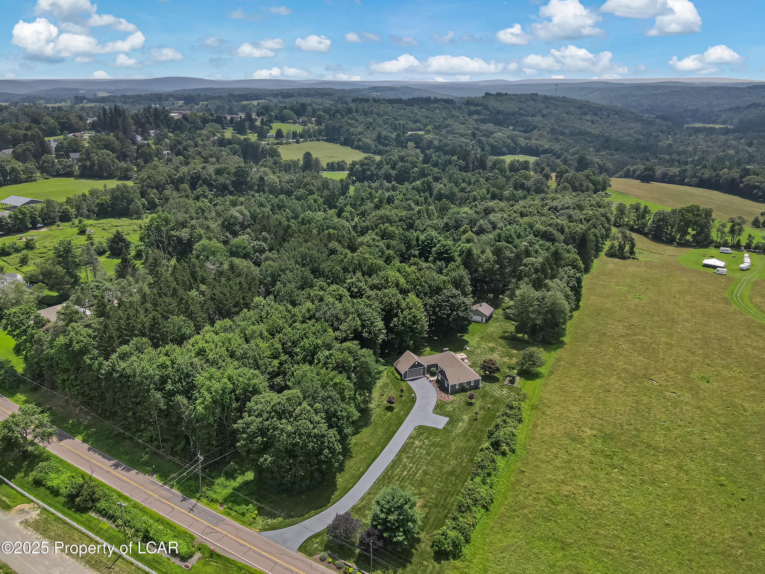 Dallas, Pennsylvania 18612, United States, 4 Bedrooms Bedrooms, ,2 BathroomsBathrooms,Residential,Pending,181194