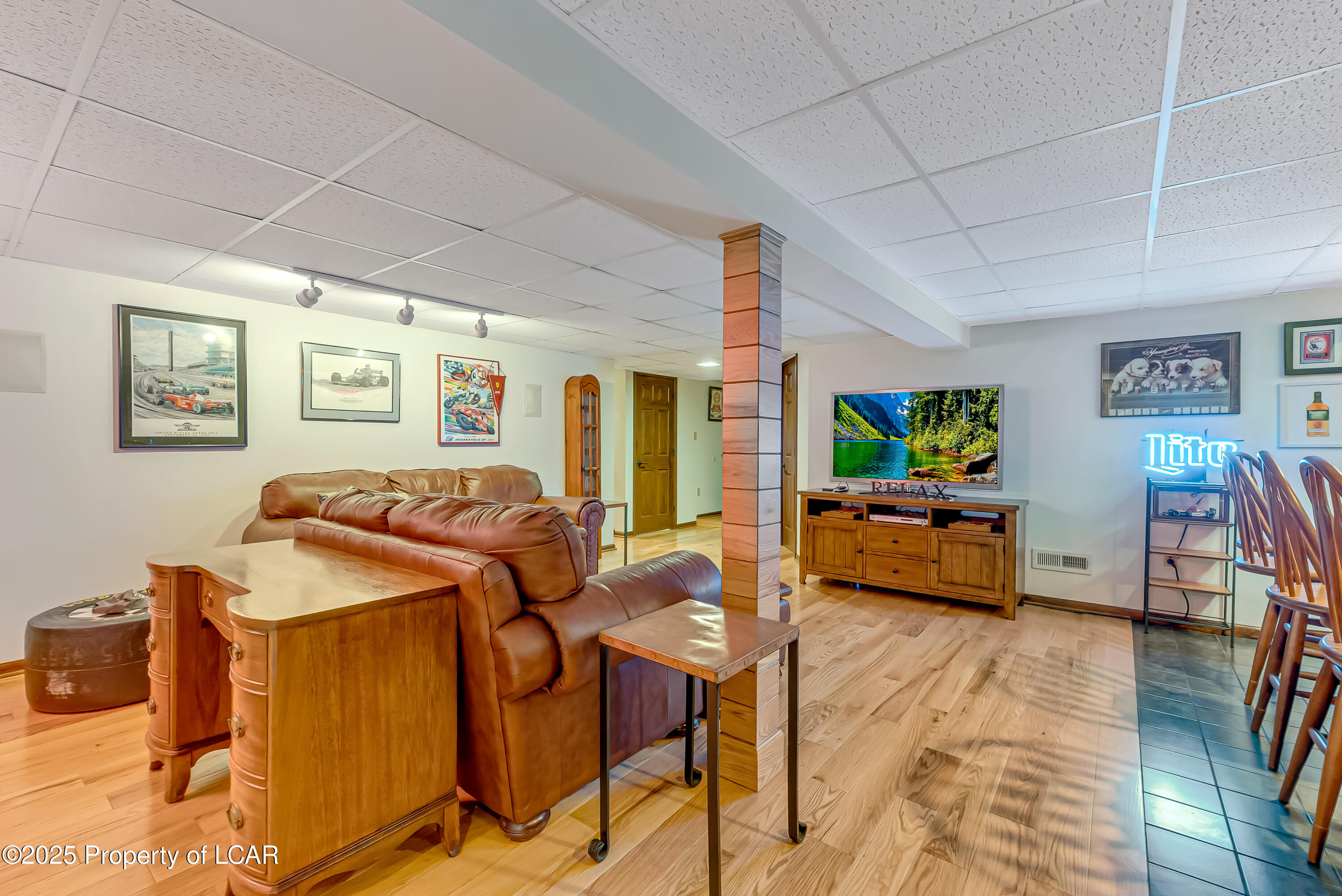 Dallas, Pennsylvania 18612, United States, 4 Bedrooms Bedrooms, ,2 BathroomsBathrooms,Residential,Pending,181194