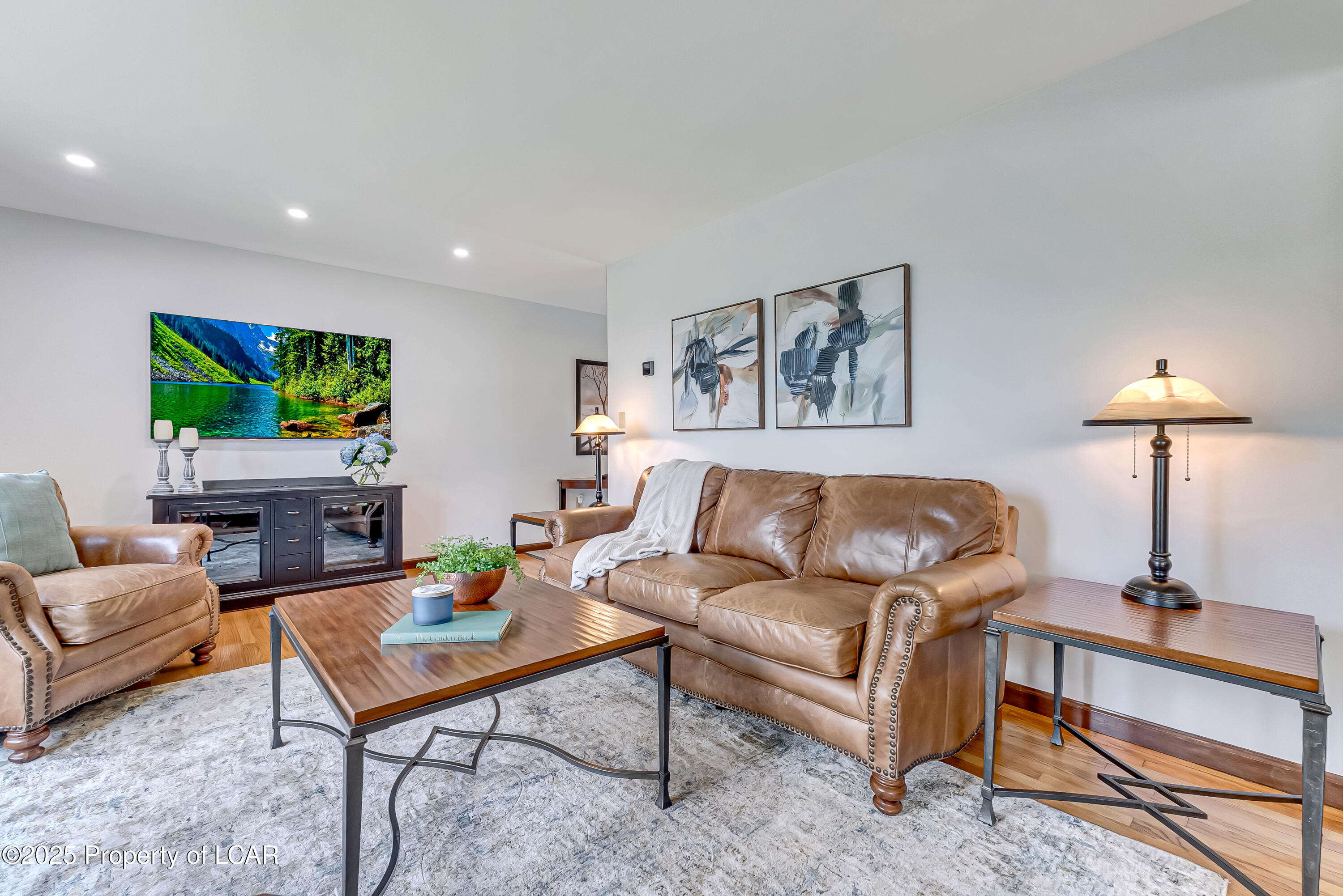 Dallas, Pennsylvania 18612, United States, 4 Bedrooms Bedrooms, ,2 BathroomsBathrooms,Residential,Pending,181194