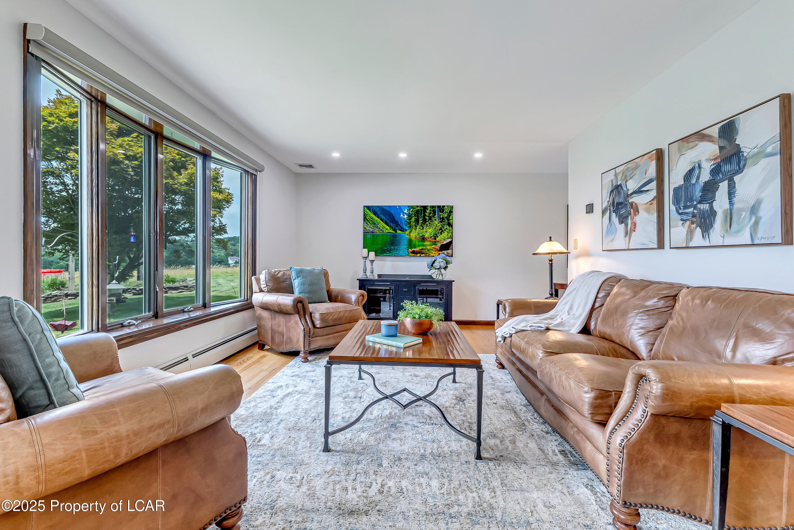 Dallas, Pennsylvania 18612, United States, 4 Bedrooms Bedrooms, ,2 BathroomsBathrooms,Residential,Pending,181194