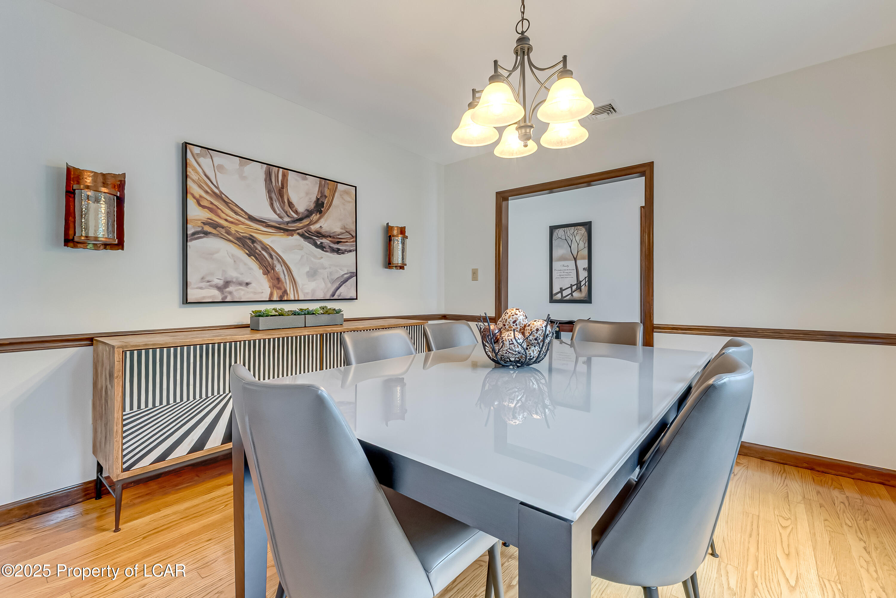 Dallas, Pennsylvania 18612, United States, 4 Bedrooms Bedrooms, ,2 BathroomsBathrooms,Residential,Pending,181194