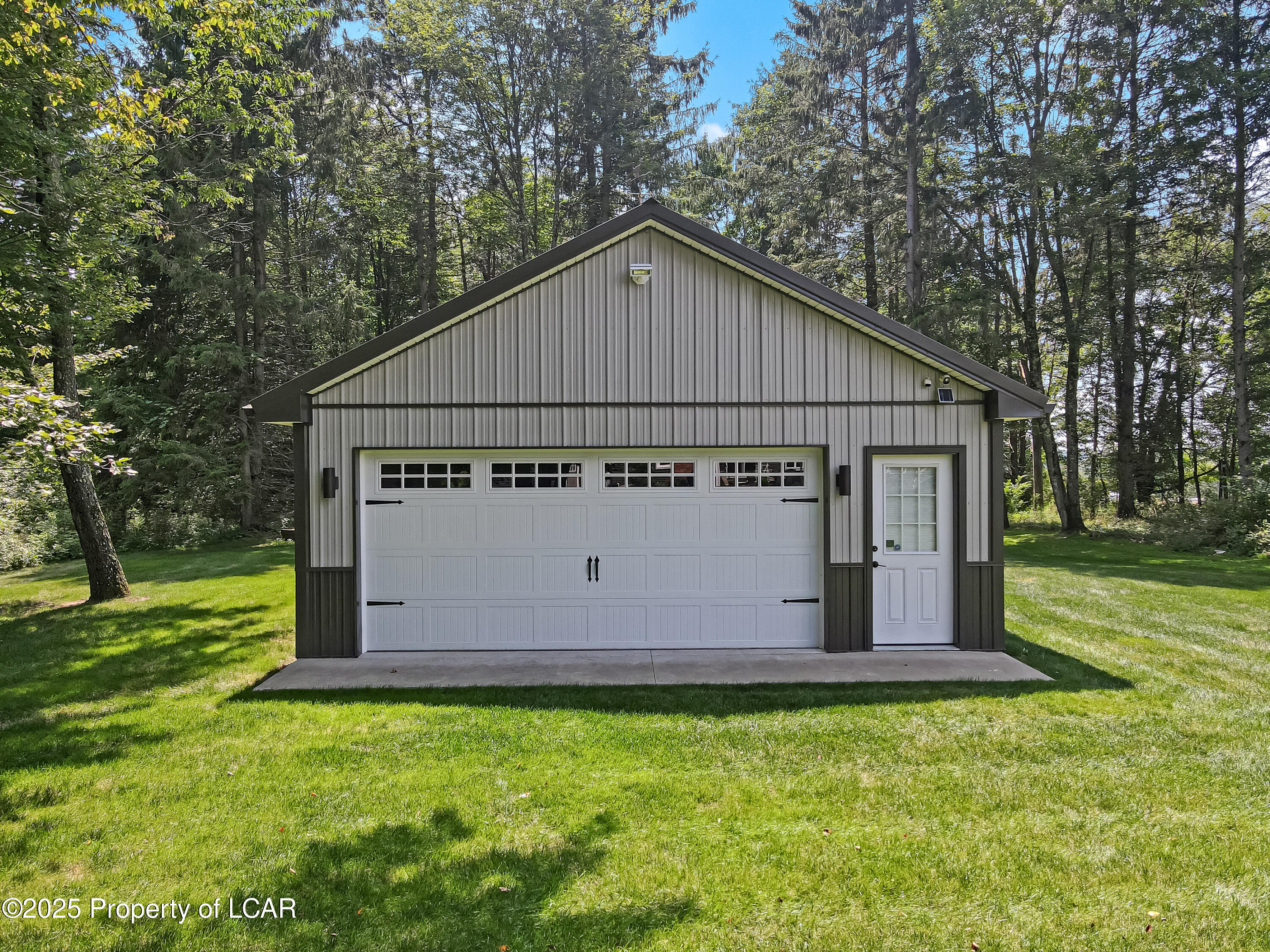 Dallas, Pennsylvania 18612, United States, 4 Bedrooms Bedrooms, ,2 BathroomsBathrooms,Residential,Pending,181194