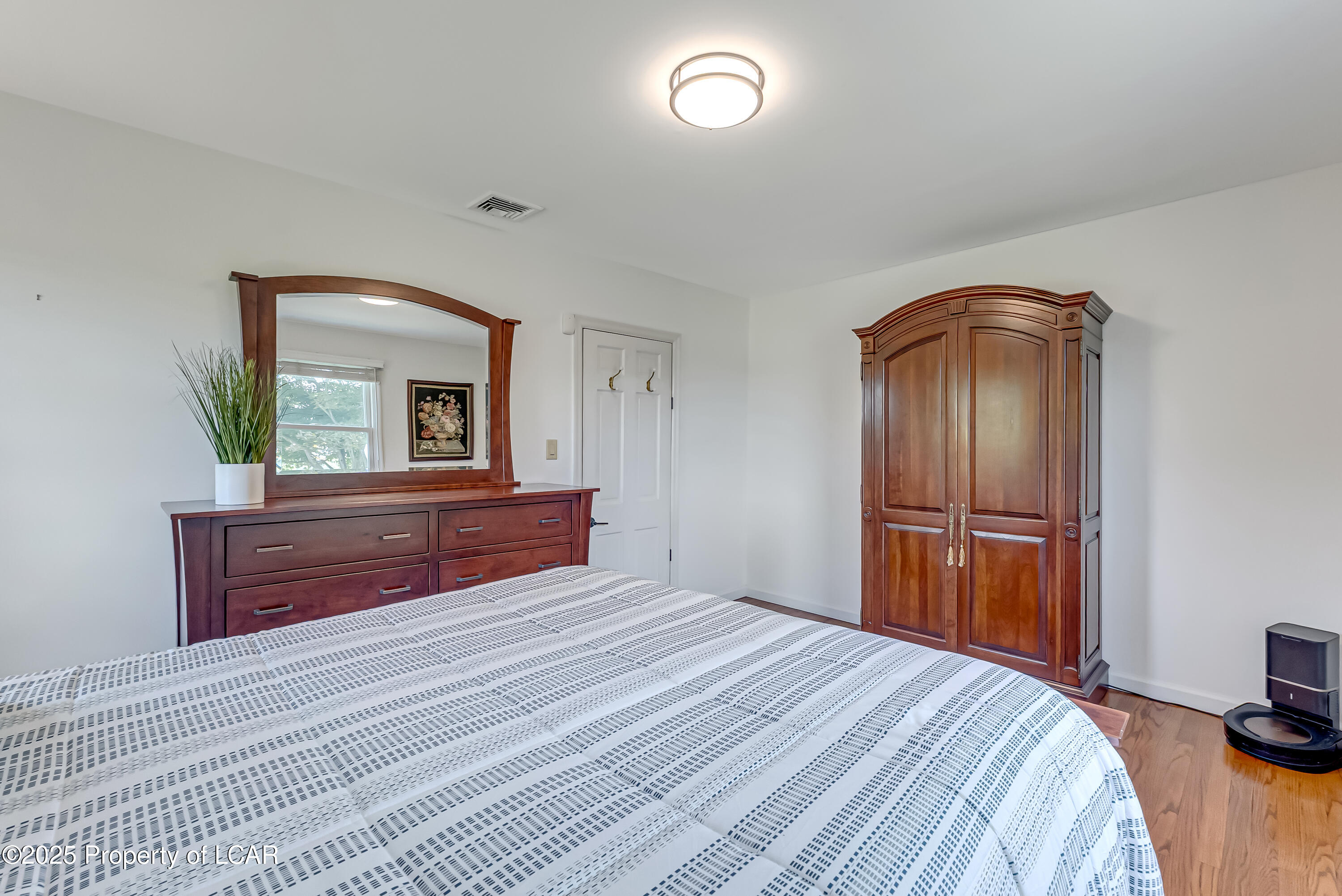 Dallas, Pennsylvania 18612, United States, 4 Bedrooms Bedrooms, ,2 BathroomsBathrooms,Residential,Pending,181194