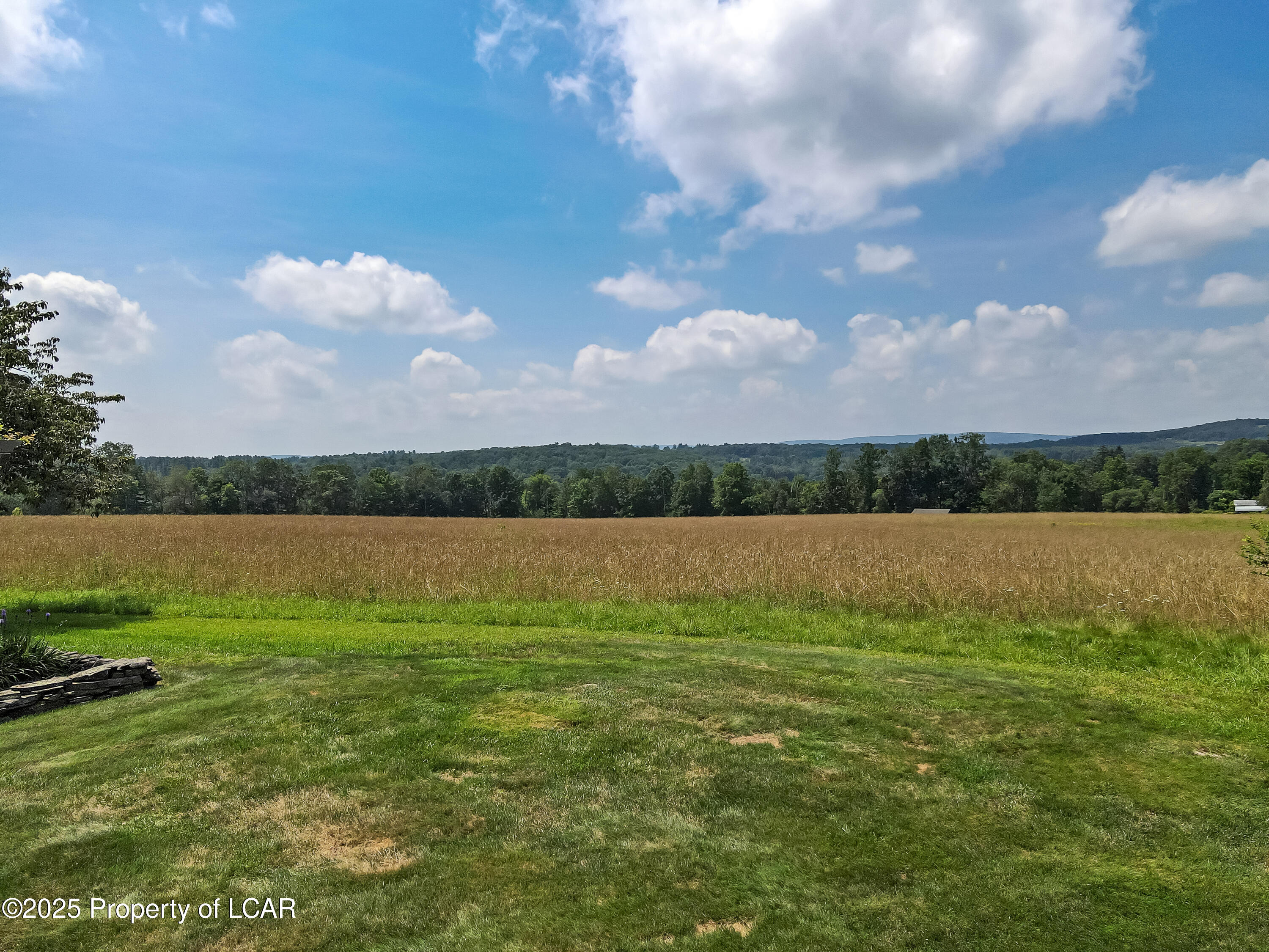 Dallas, Pennsylvania 18612, United States, 4 Bedrooms Bedrooms, ,2 BathroomsBathrooms,Residential,Pending,181194