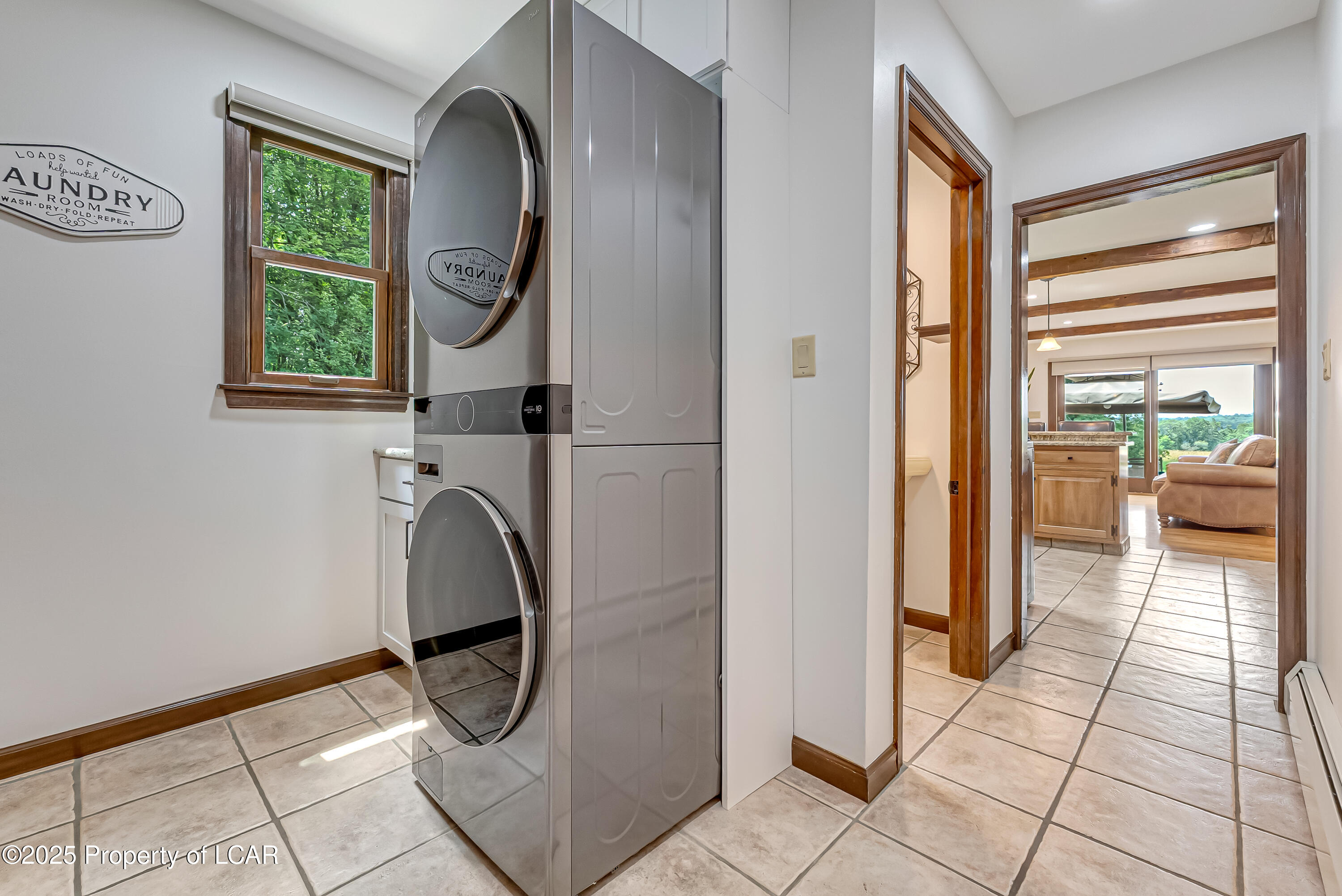 Dallas, Pennsylvania 18612, United States, 4 Bedrooms Bedrooms, ,2 BathroomsBathrooms,Residential,Pending,181194