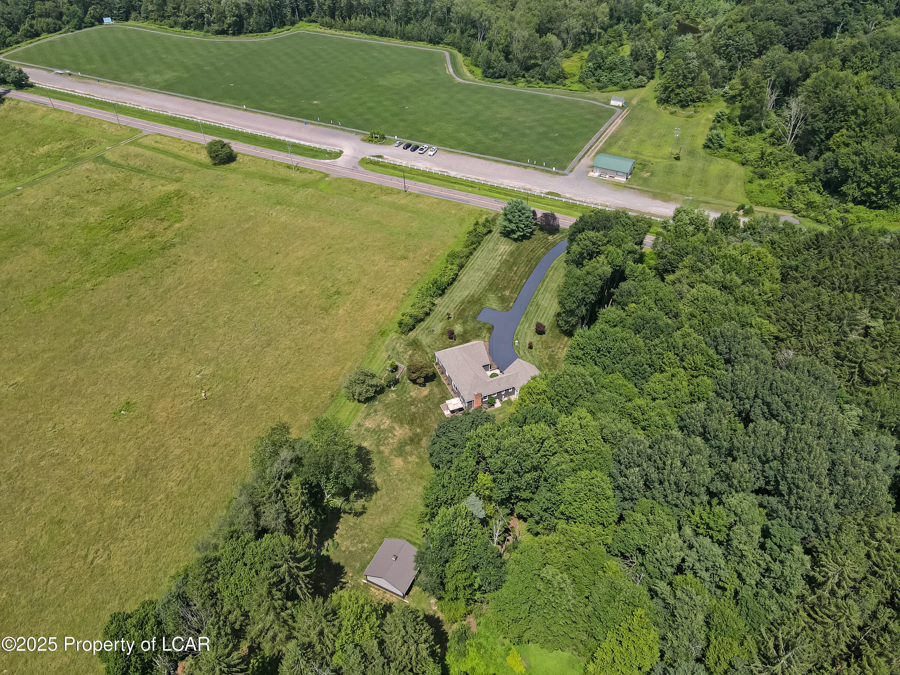 Dallas, Pennsylvania 18612, United States, 4 Bedrooms Bedrooms, ,2 BathroomsBathrooms,Residential,Pending,181194