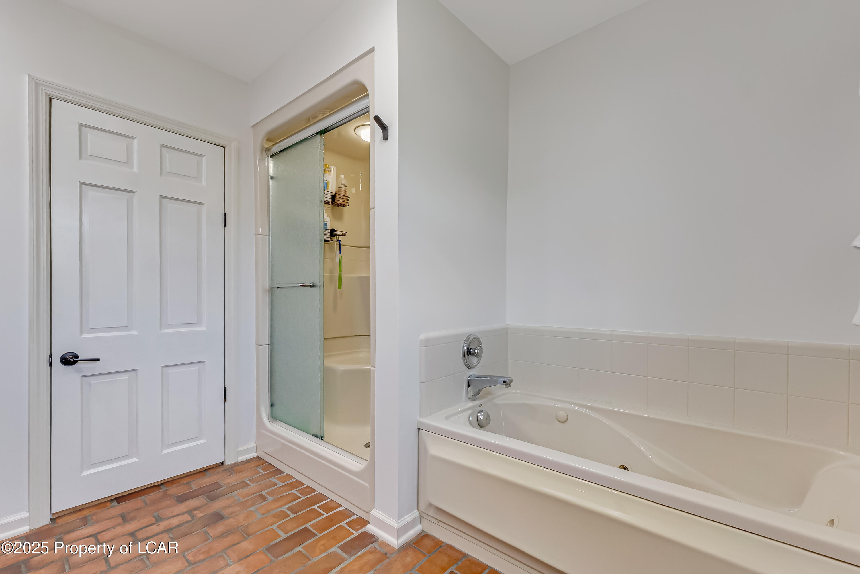 Dallas, Pennsylvania 18612, United States, 4 Bedrooms Bedrooms, ,2 BathroomsBathrooms,Residential,Pending,181194