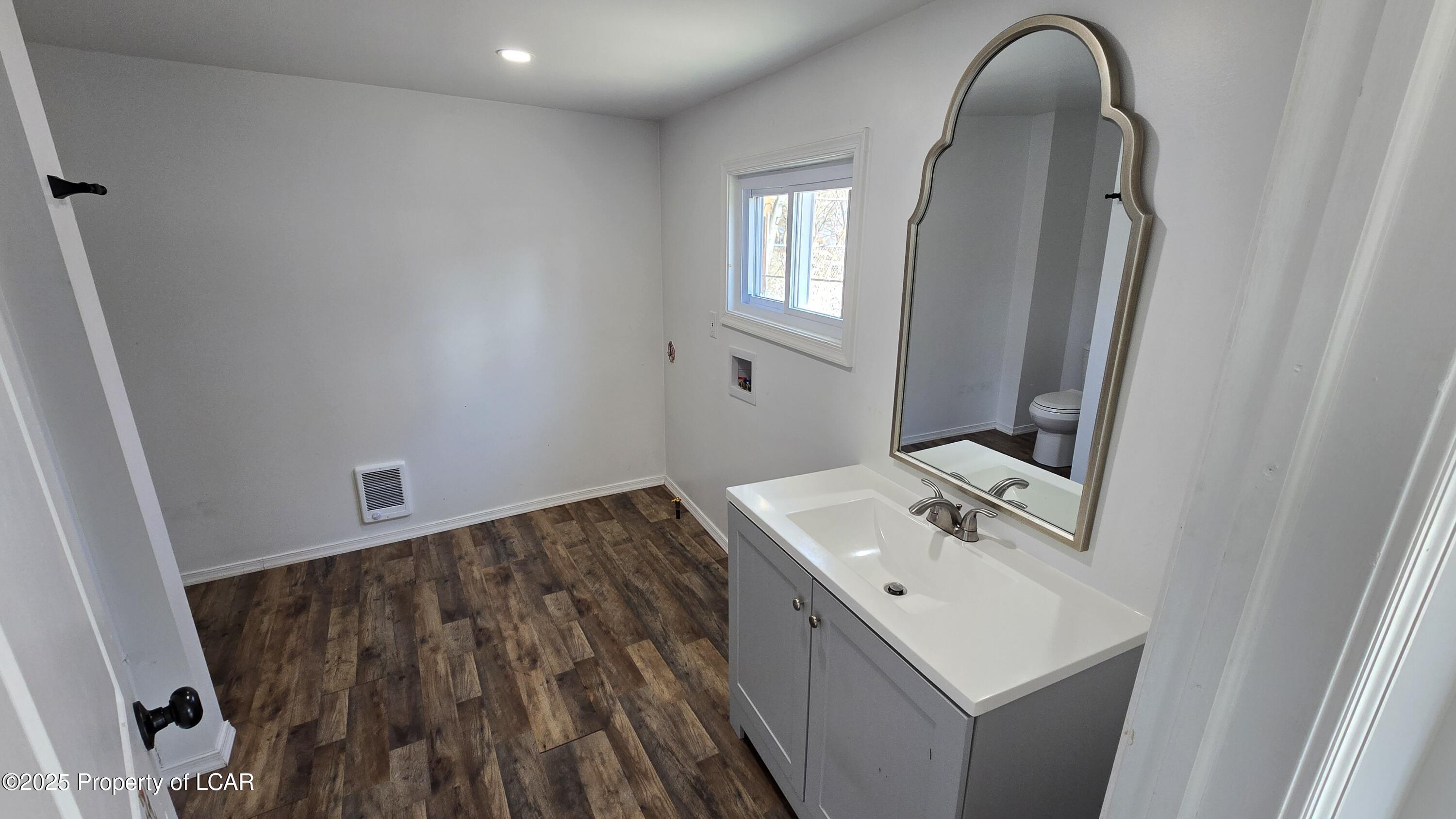 Scranton, Pennsylvania 18505, United States, 6 Bedrooms Bedrooms, ,2 BathroomsBathrooms,Residential,Active,88314