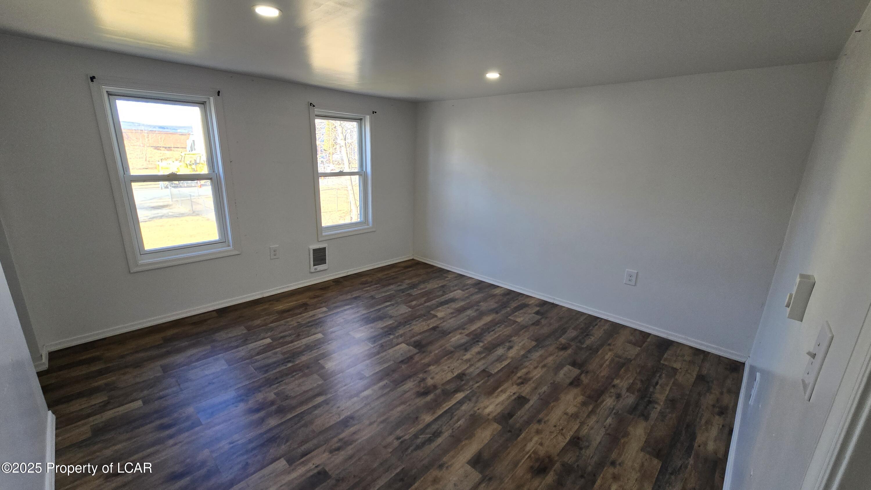 Scranton, Pennsylvania 18505, United States, 6 Bedrooms Bedrooms, ,2 BathroomsBathrooms,Residential,Active,88314