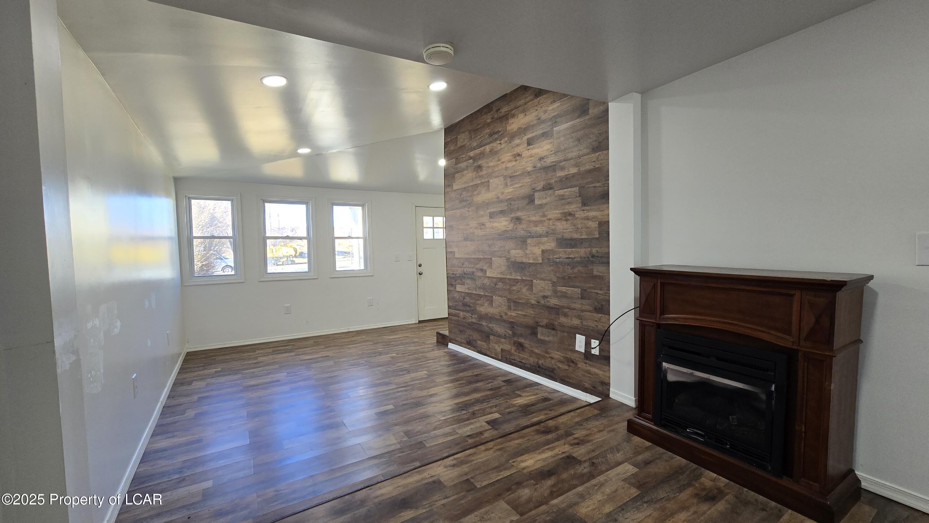 Scranton, Pennsylvania 18505, United States, 6 Bedrooms Bedrooms, ,2 BathroomsBathrooms,Residential,Active,88314