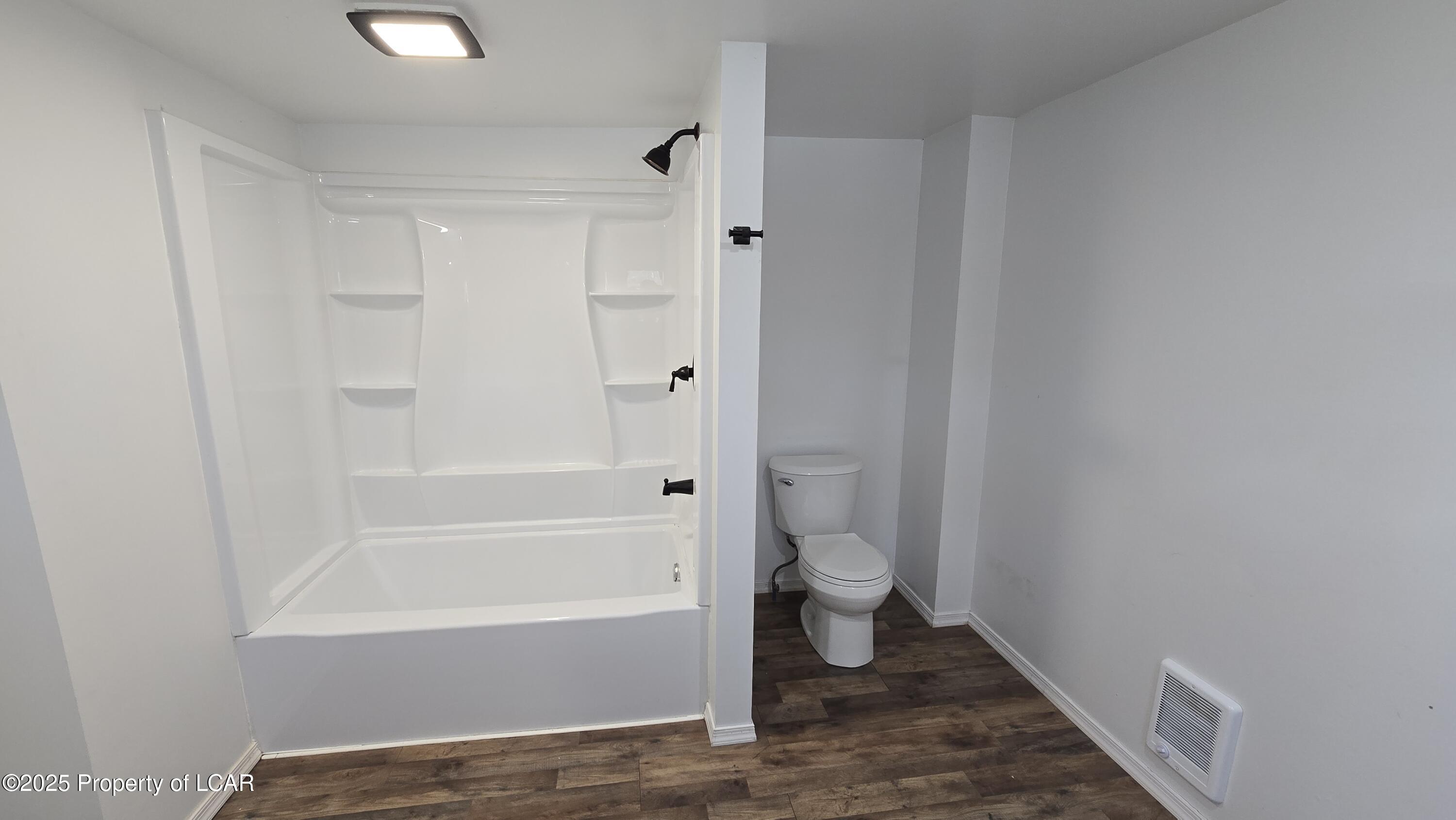 Scranton, Pennsylvania 18505, United States, 6 Bedrooms Bedrooms, ,2 BathroomsBathrooms,Residential,Active,88314