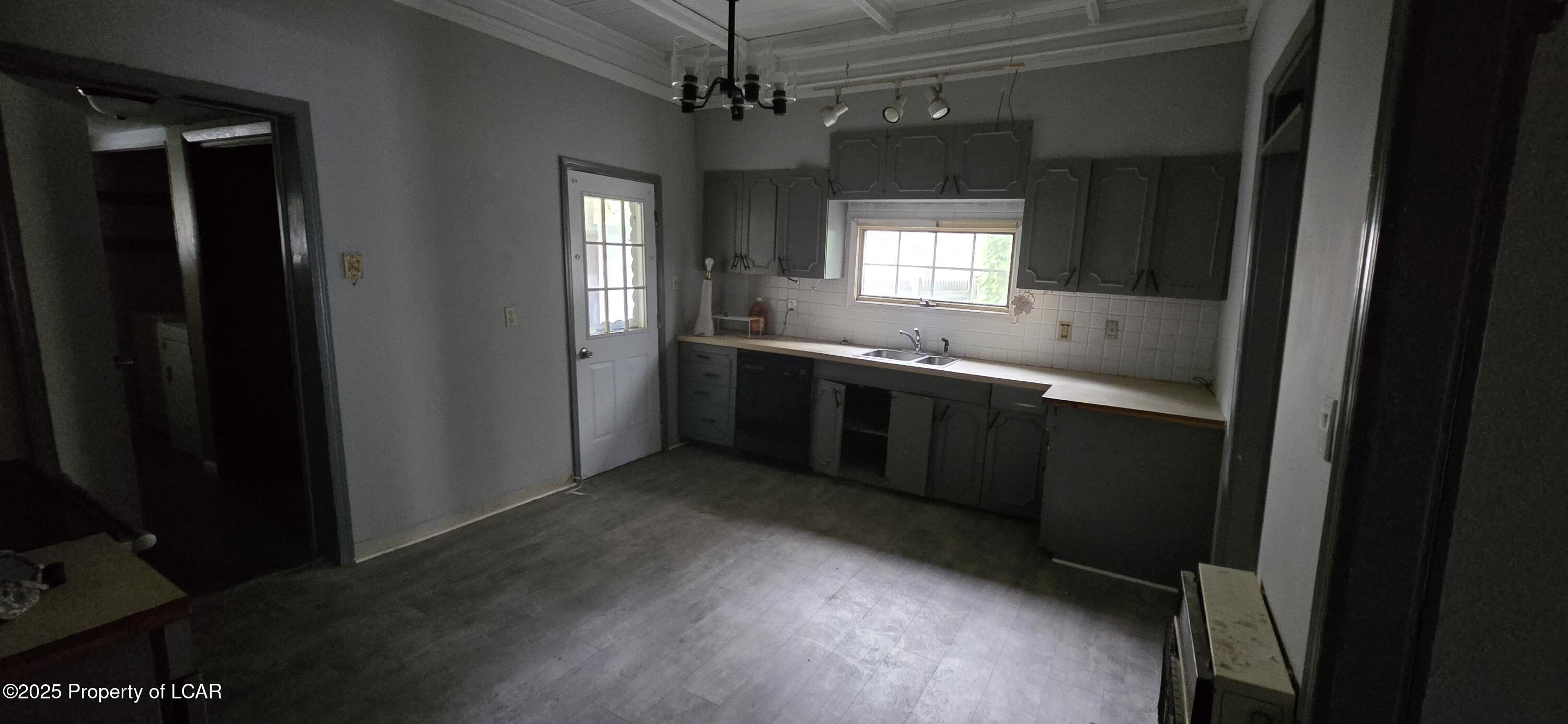 Scranton, Pennsylvania 18504, United States, 6 Bedrooms Bedrooms, ,4 BathroomsBathrooms,Residential,Active,178531