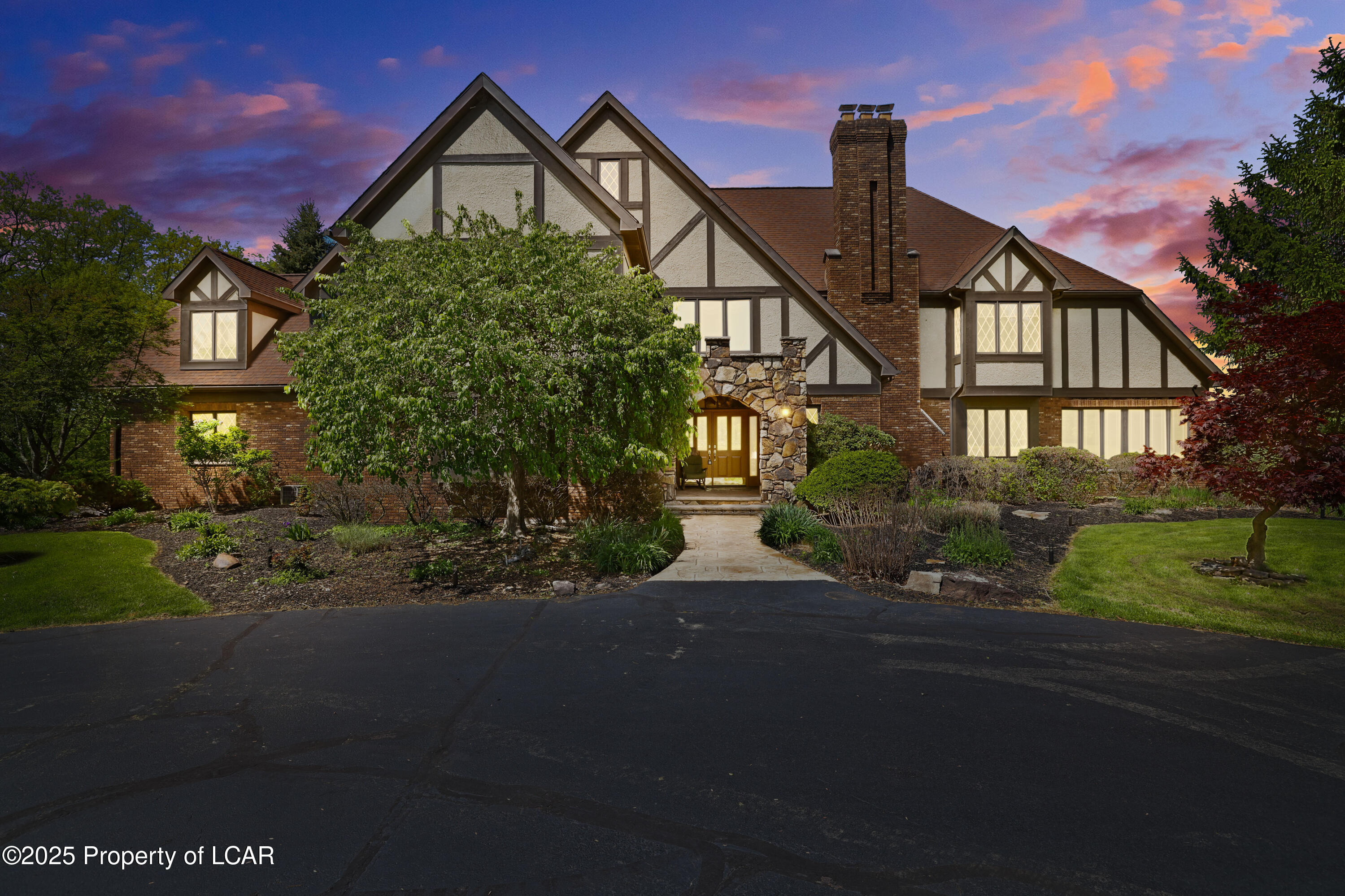 555 Valley View Road, Dallas, Texas image 2