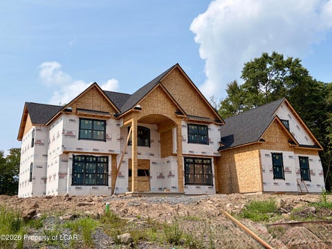 Homes For Sale - 1082 Manor Drive<br/> Mountain Top, PA 18707