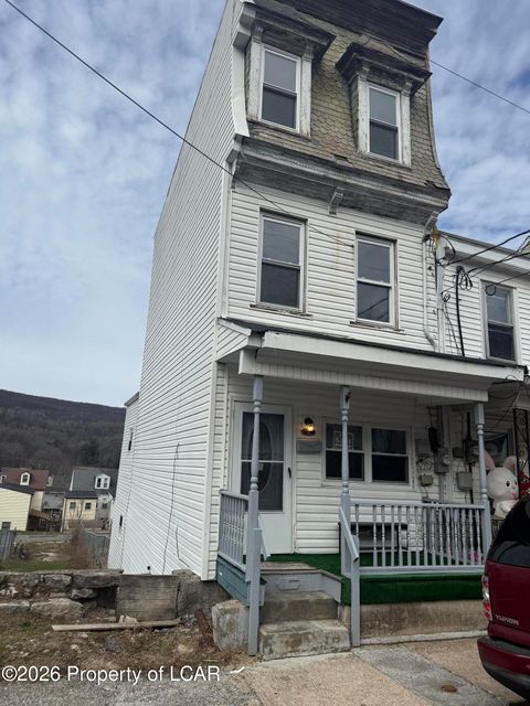 Homes For Sale - 909 Brock Street<br/> Ashland, PA 17921