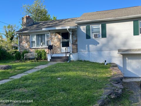 Homes For Sale - 30 Park Street<br/> Dallas, PA 18612