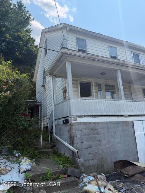Homes For Sale - 137 Railroad St<br/> Nesquehoning, PA 18240