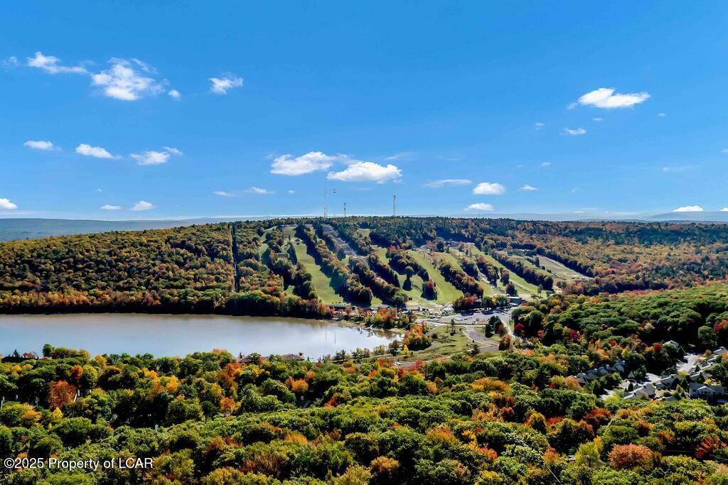 Pineknoll Drive, Lake Harmony, Pennsylvania image 10