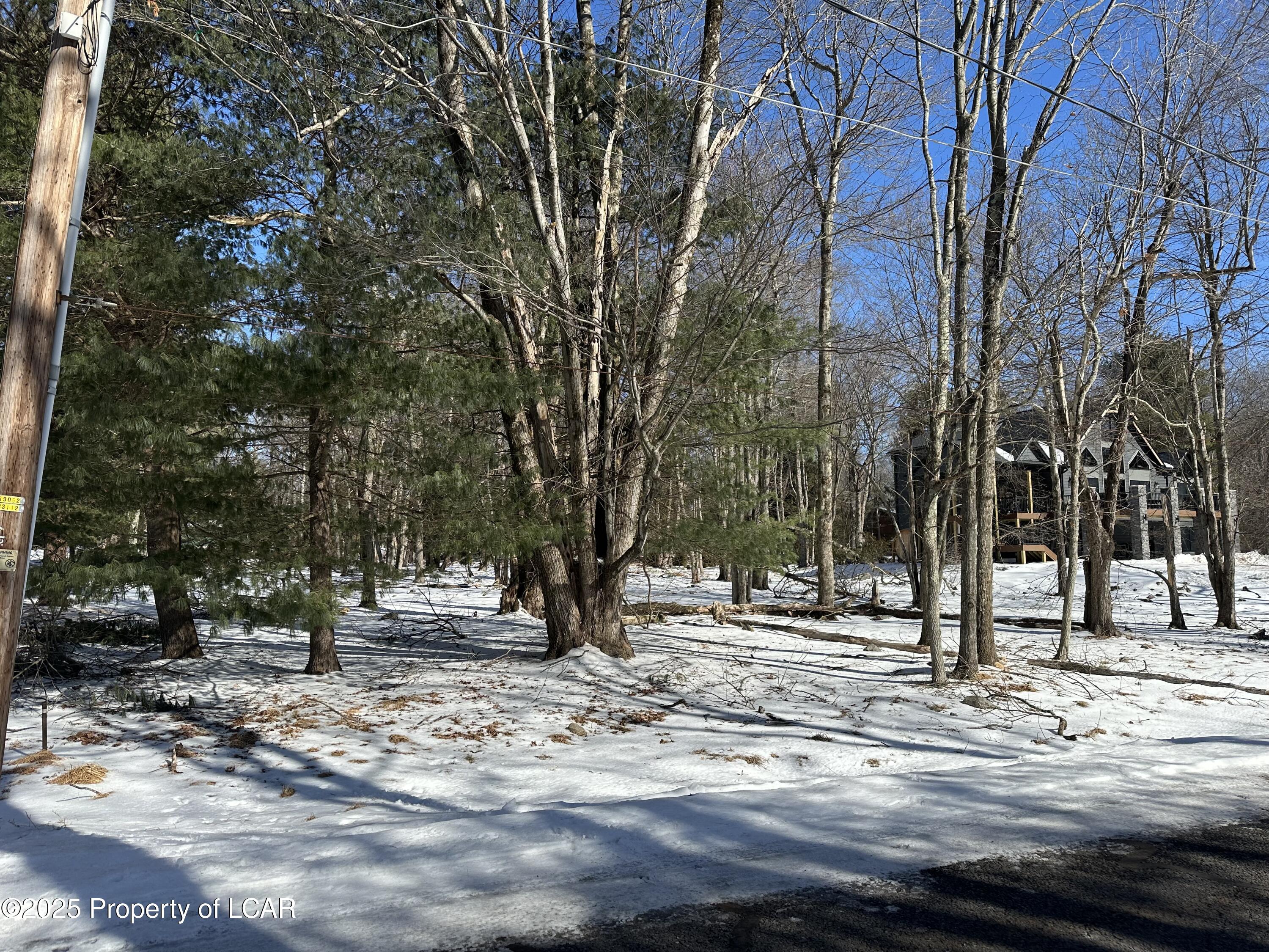 Pineknoll Drive, Lake Harmony, Pennsylvania image 1